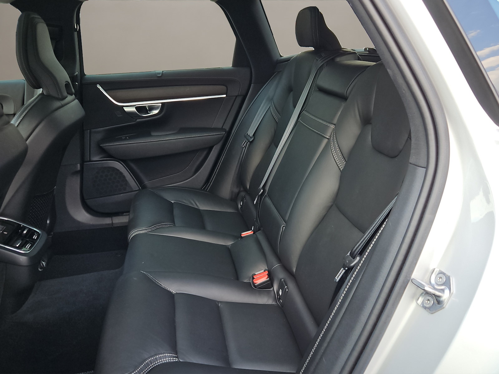 VOLVO V90 Cross Country 2.0 T5 Pro AWD-image-9