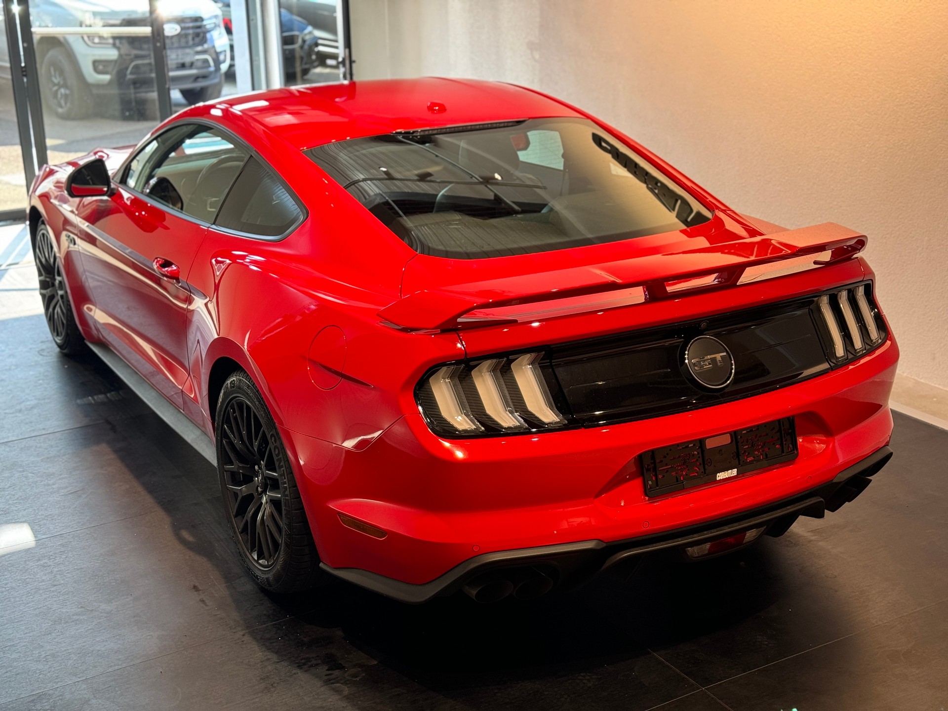 FORD Mustang Fastback 5.0 V8 GT Automat RACE RED 🚀 399.- pro Monat!-image-8