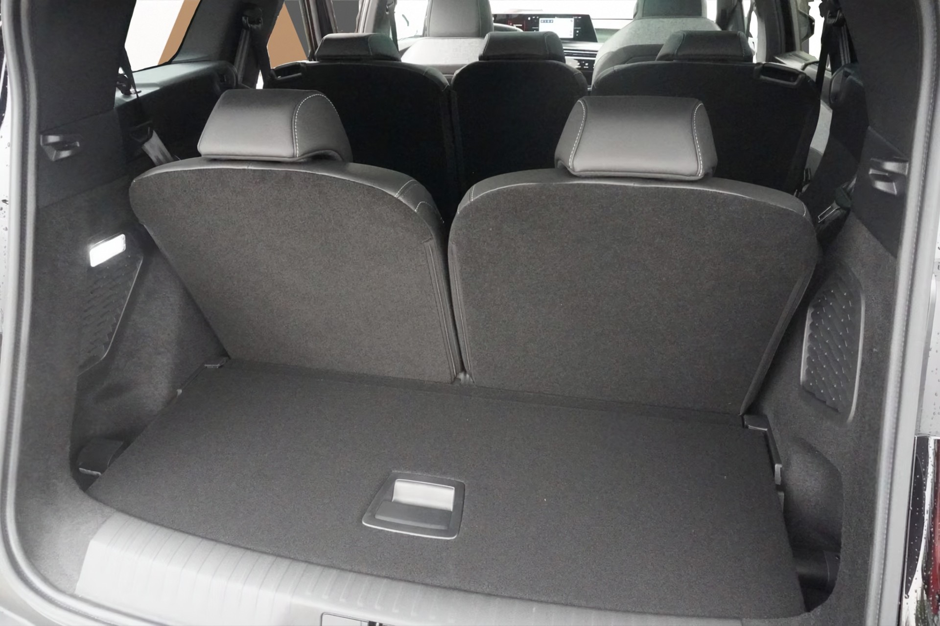 PEUGEOT 5008 1.2 Hybrid e-DCS6 GT Exclusive 7 Plätzer Anhängerkupplung-image-43