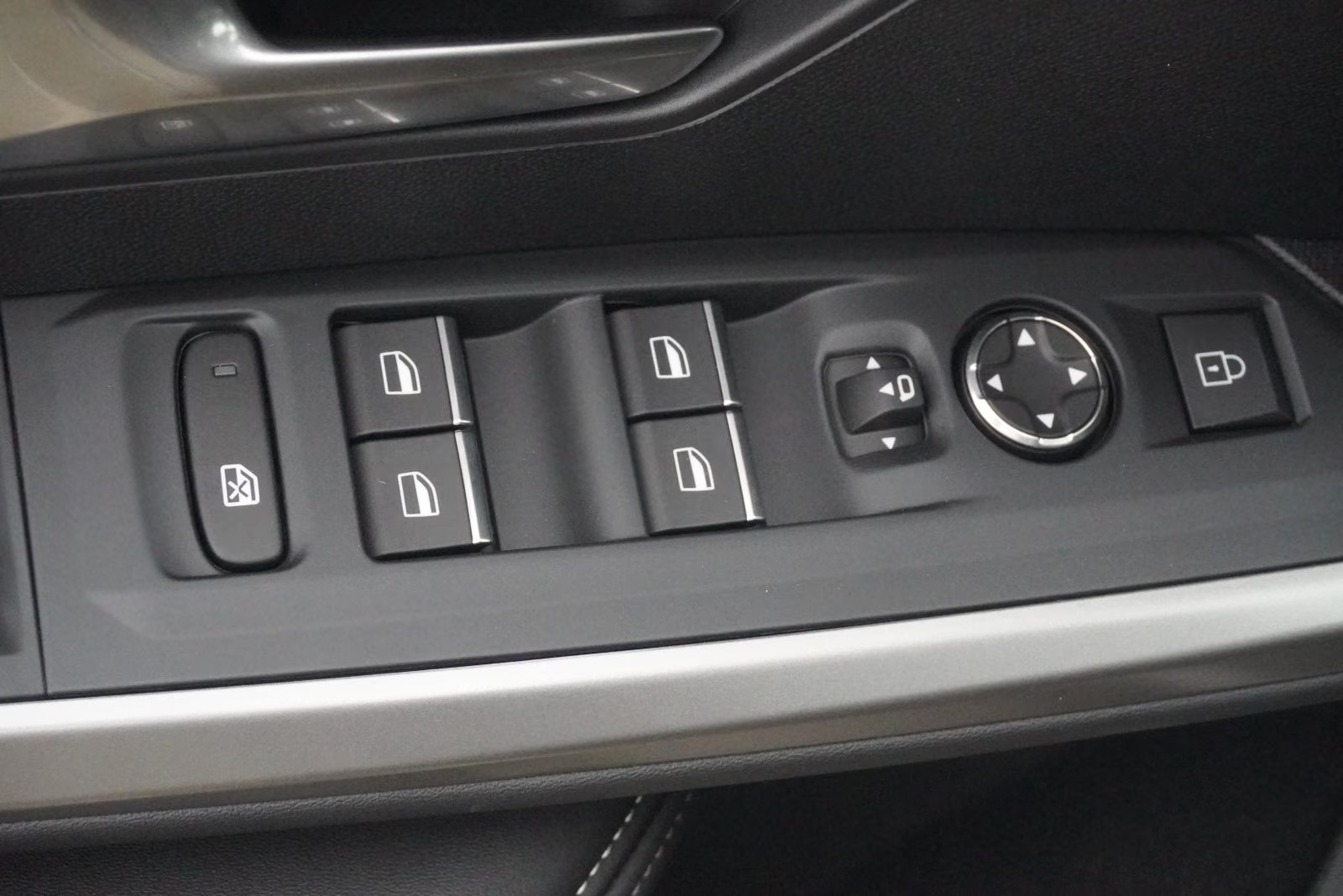 PEUGEOT 5008 1.2 Hybrid e-DCS6 GT Exclusive 7 Plätzer Anhängerkupplung-image-48