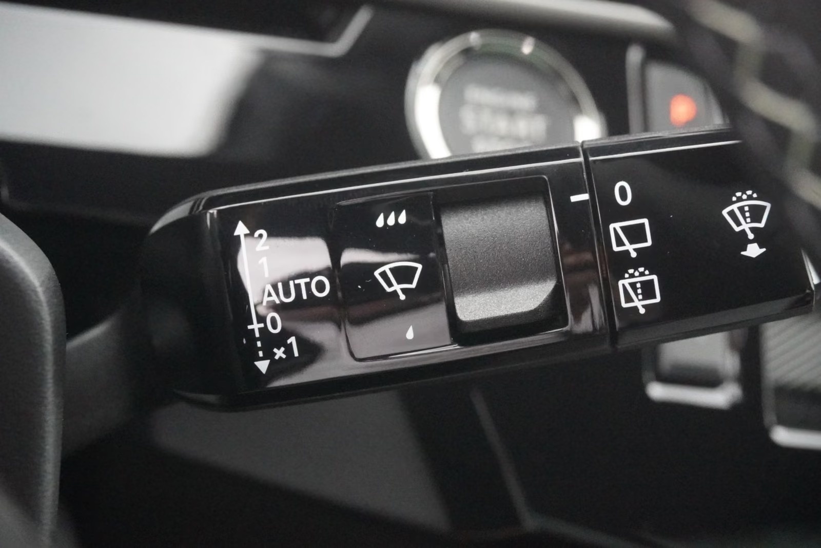 PEUGEOT 5008 1.2 Hybrid e-DCS6 GT Exclusive 7 Plätzer Anhängerkupplung-image-23