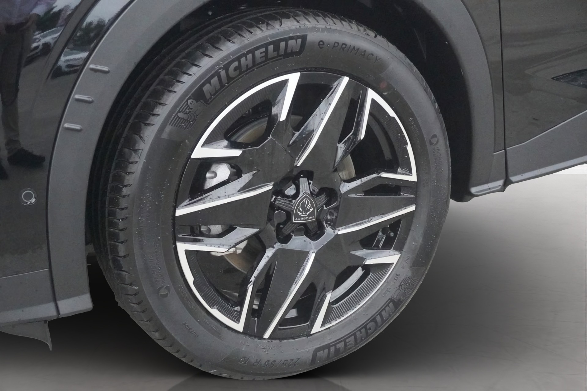 PEUGEOT 5008 1.2 Hybrid e-DCS6 GT Exclusive 7 Plätzer Anhängerkupplung-image-14