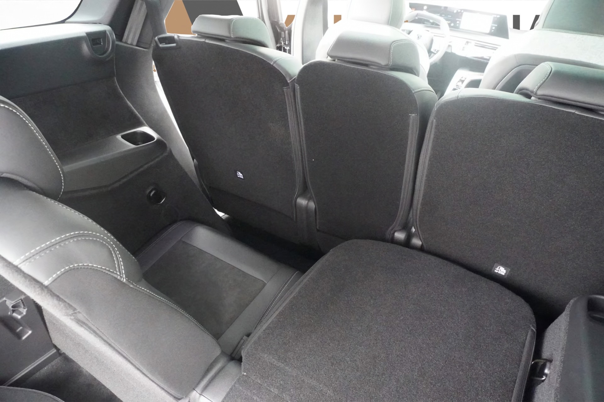 PEUGEOT 5008 1.2 Hybrid e-DCS6 GT Exclusive 7 Plätzer Anhängerkupplung-image-39