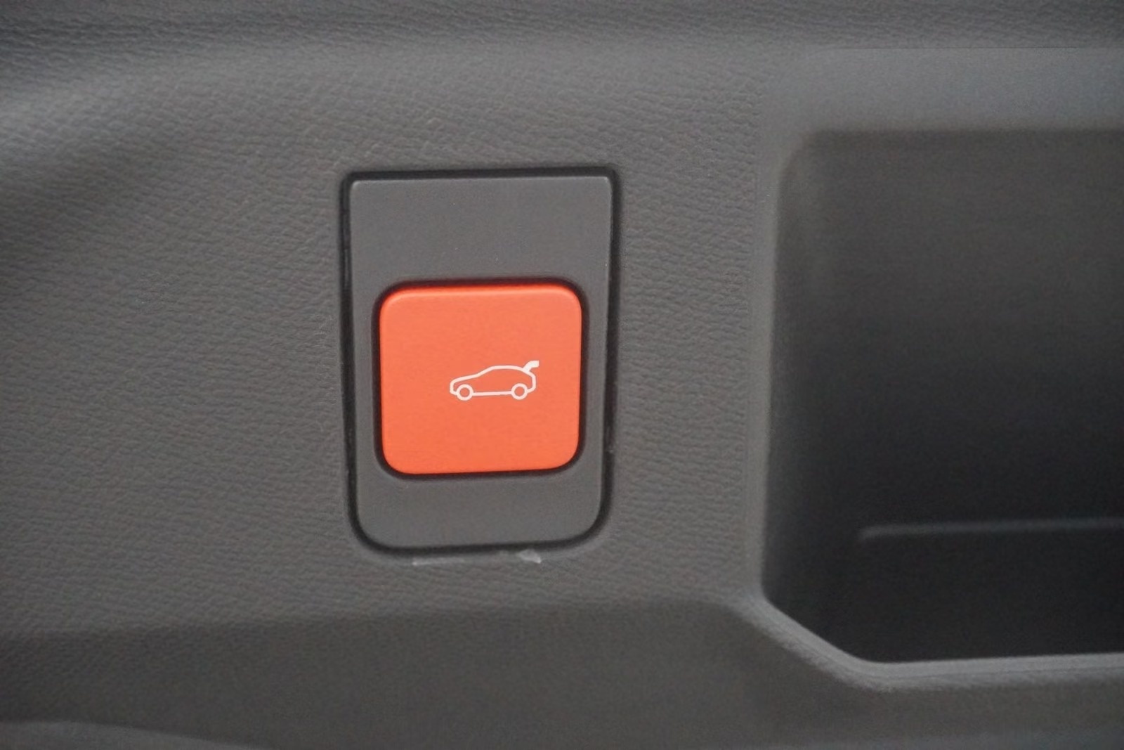 PEUGEOT 5008 1.2 Hybrid e-DCS6 GT Exclusive 7 Plätzer Anhängerkupplung-image-55