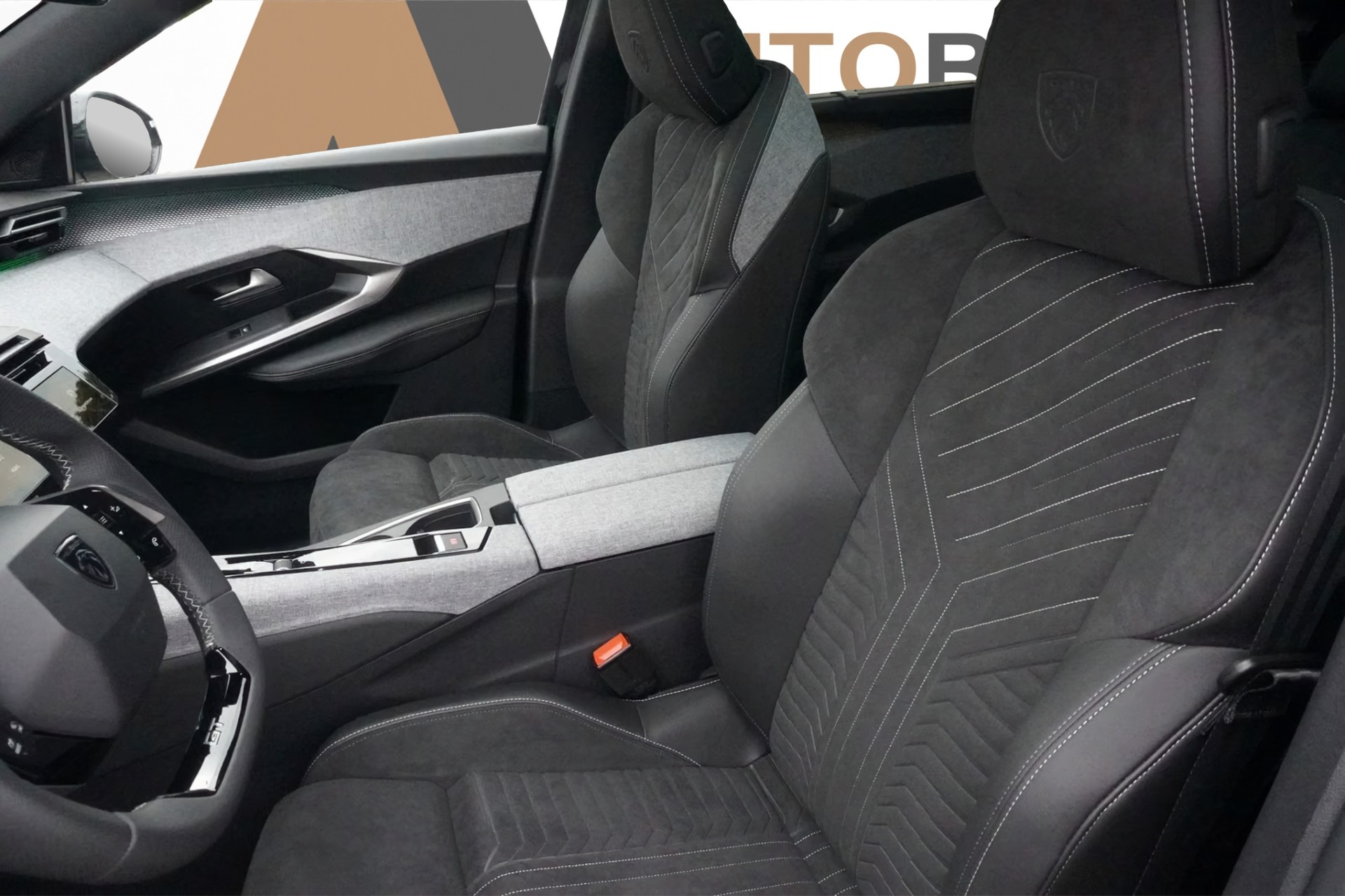 PEUGEOT 5008 1.2 Hybrid e-DCS6 GT Exclusive 7 Plätzer Anhängerkupplung-image-6