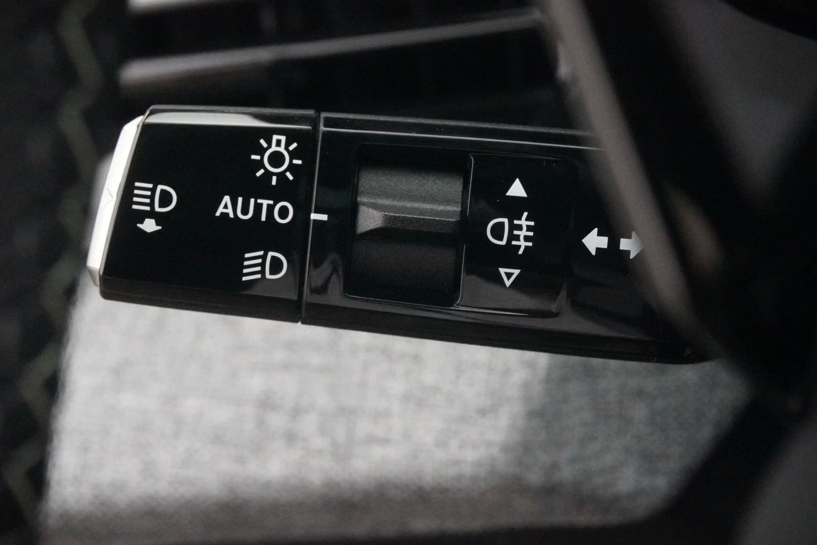 PEUGEOT 5008 1.2 Hybrid e-DCS6 GT Exclusive 7 Plätzer Anhängerkupplung-image-22