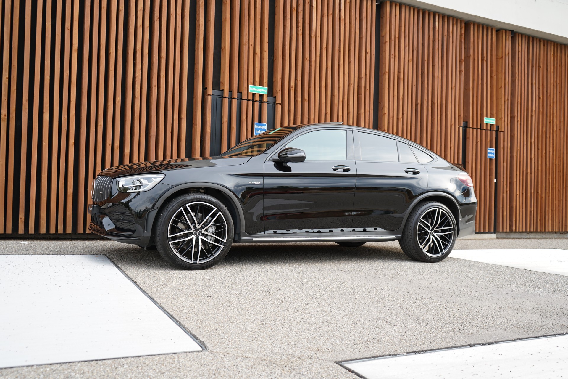 MERCEDES-BENZ GLC COUPÉ 43 AMG BLACK 4MATIC 9G-TRONIC l 390 PS-image-7