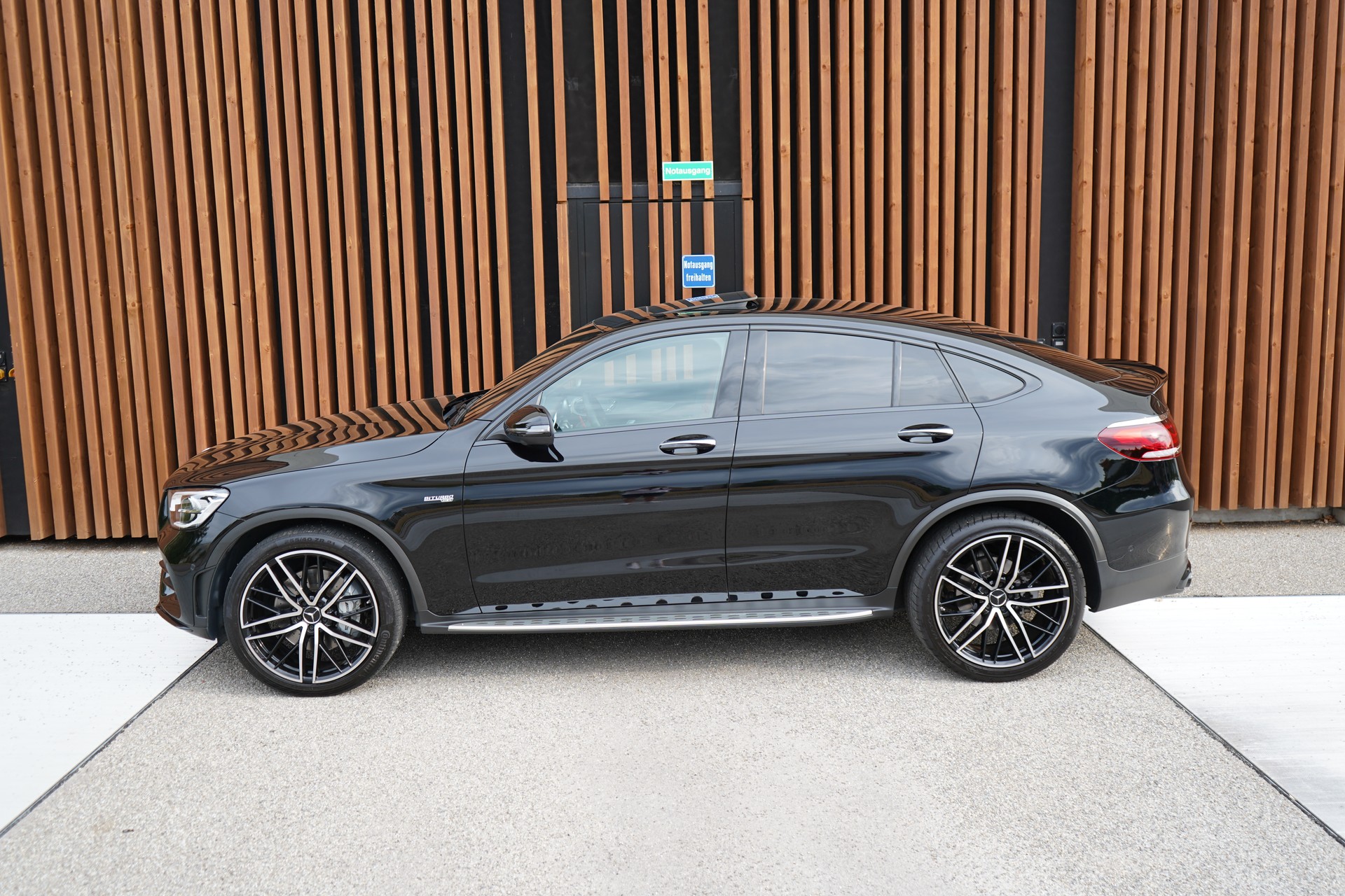 MERCEDES-BENZ GLC COUPÉ 43 AMG BLACK 4MATIC 9G-TRONIC l 390 PS-showroom-element-3