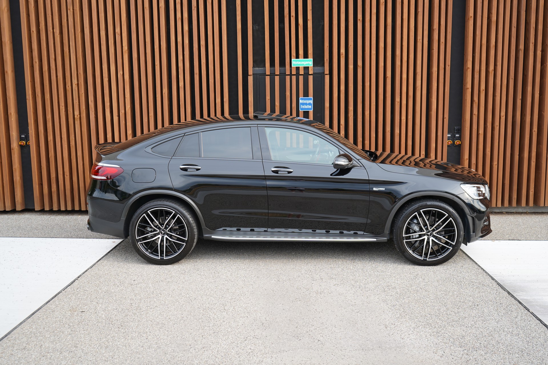 MERCEDES-BENZ GLC COUPÉ 43 AMG BLACK 4MATIC 9G-TRONIC l 390 PS-showroom-element-2