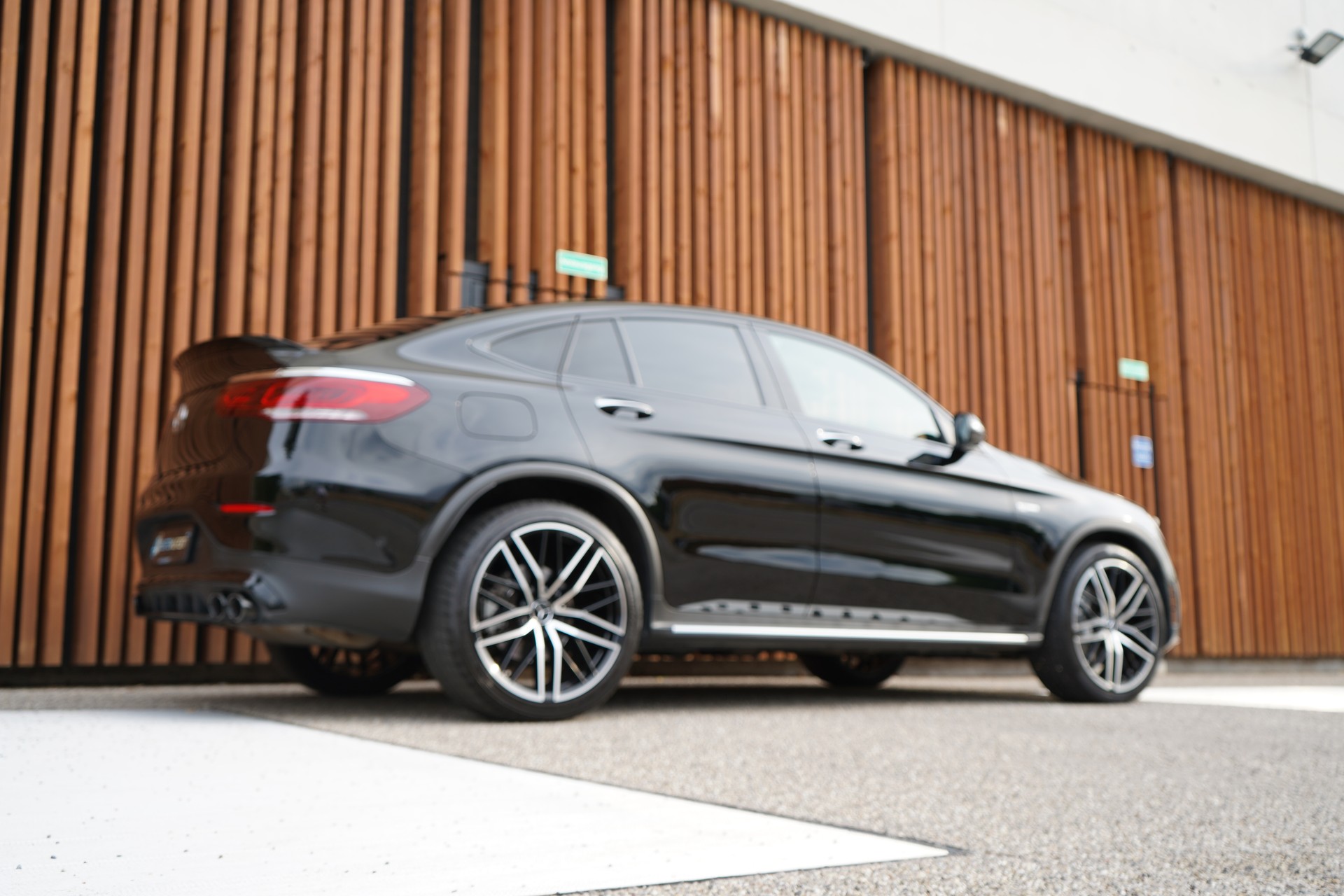 MERCEDES-BENZ GLC COUPÉ 43 AMG BLACK 4MATIC 9G-TRONIC l 390 PS-image-4