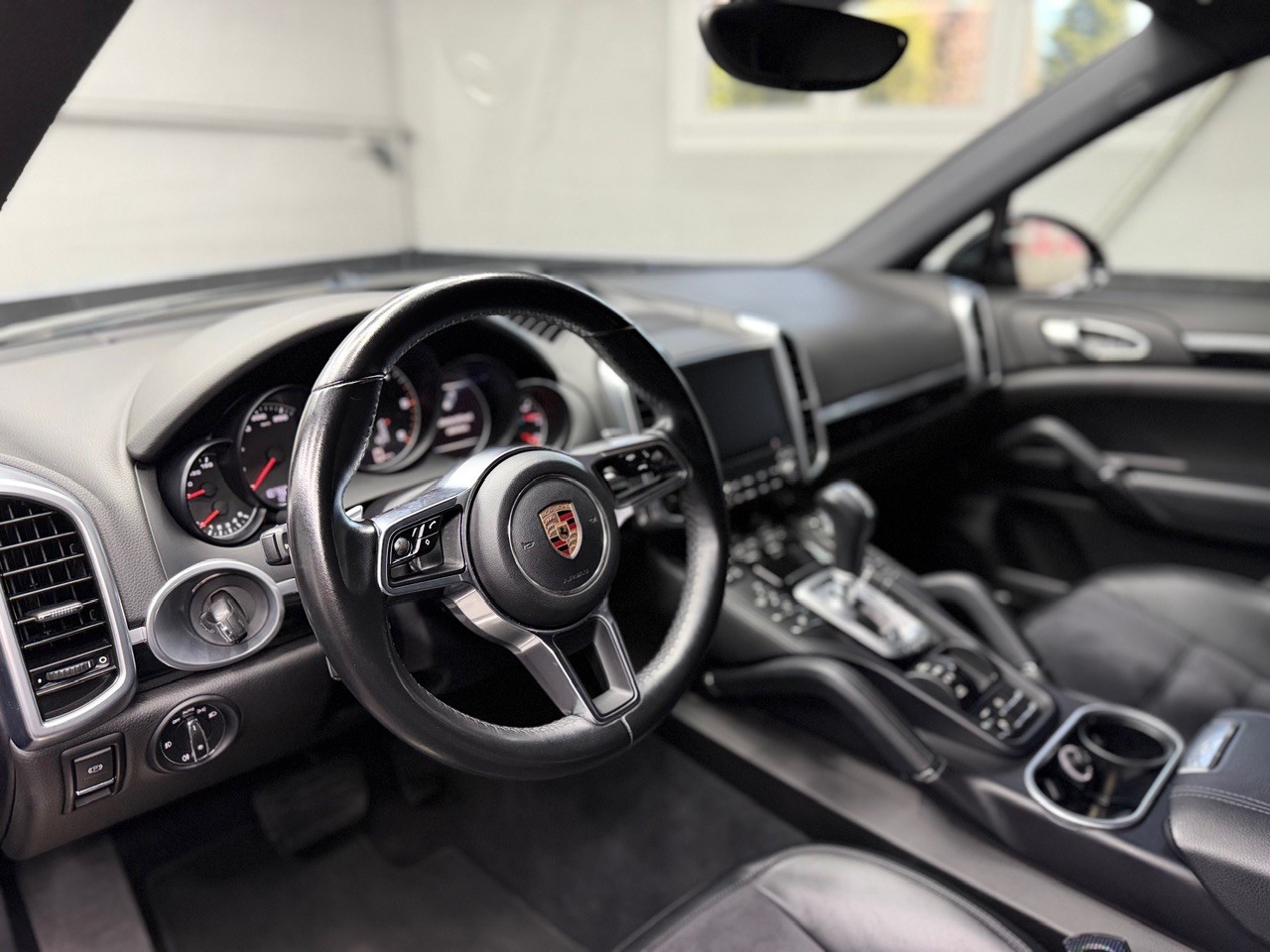 PORSCHE Cayenne Diesel Platinum Edition-image-12