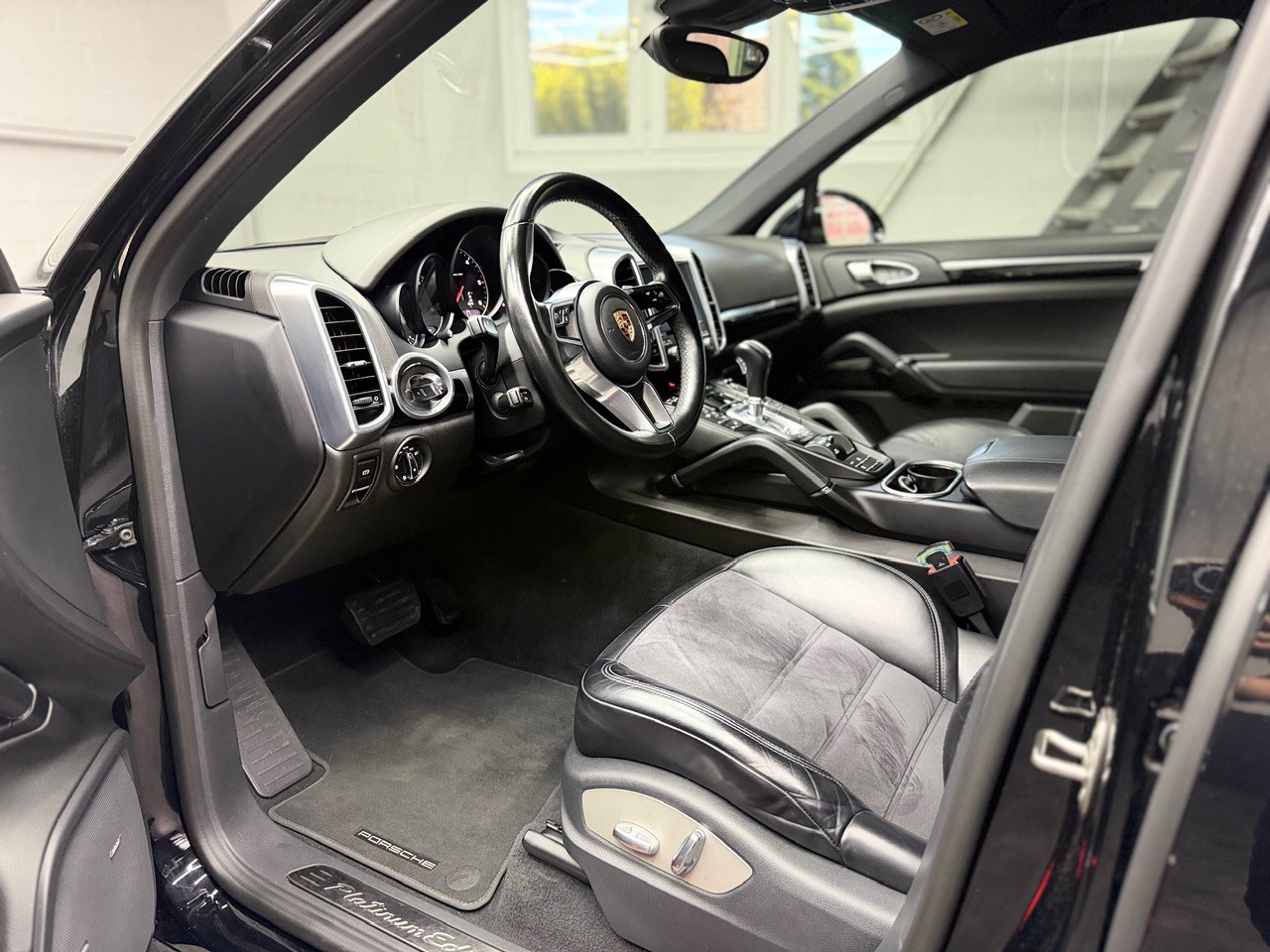 PORSCHE Cayenne Diesel Platinum Edition-image-11