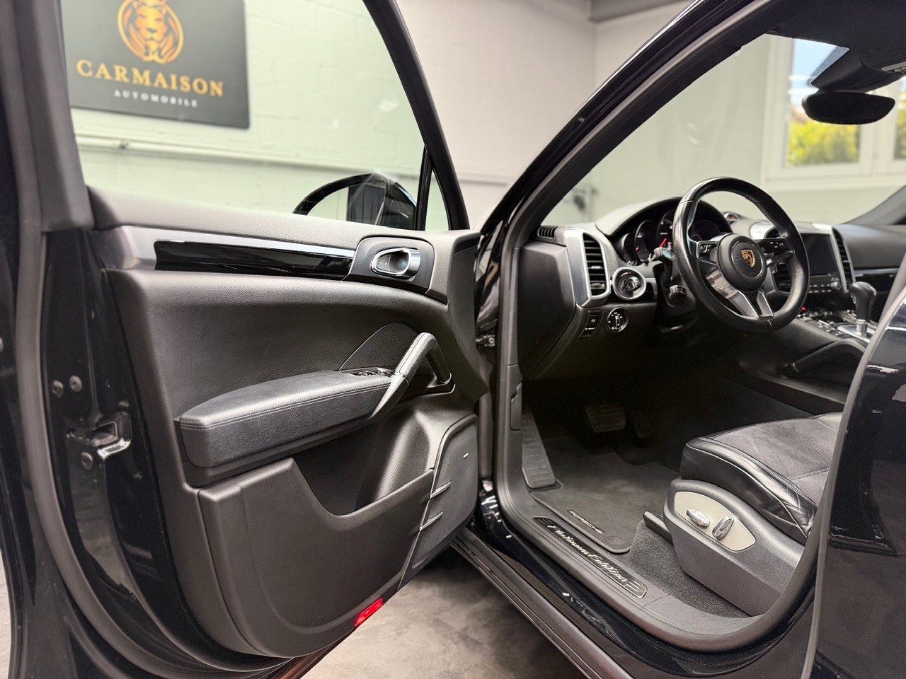 PORSCHE Cayenne Diesel Platinum Edition-image-10