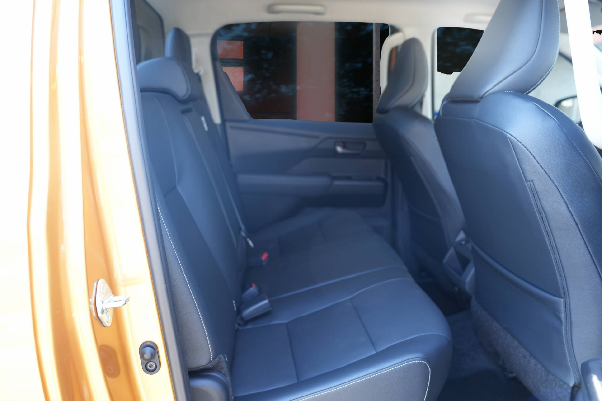 TOYOTA Hilux Double Cab.-Pick-up 2.8 D-4D MHEV 204 Invincible-image-7