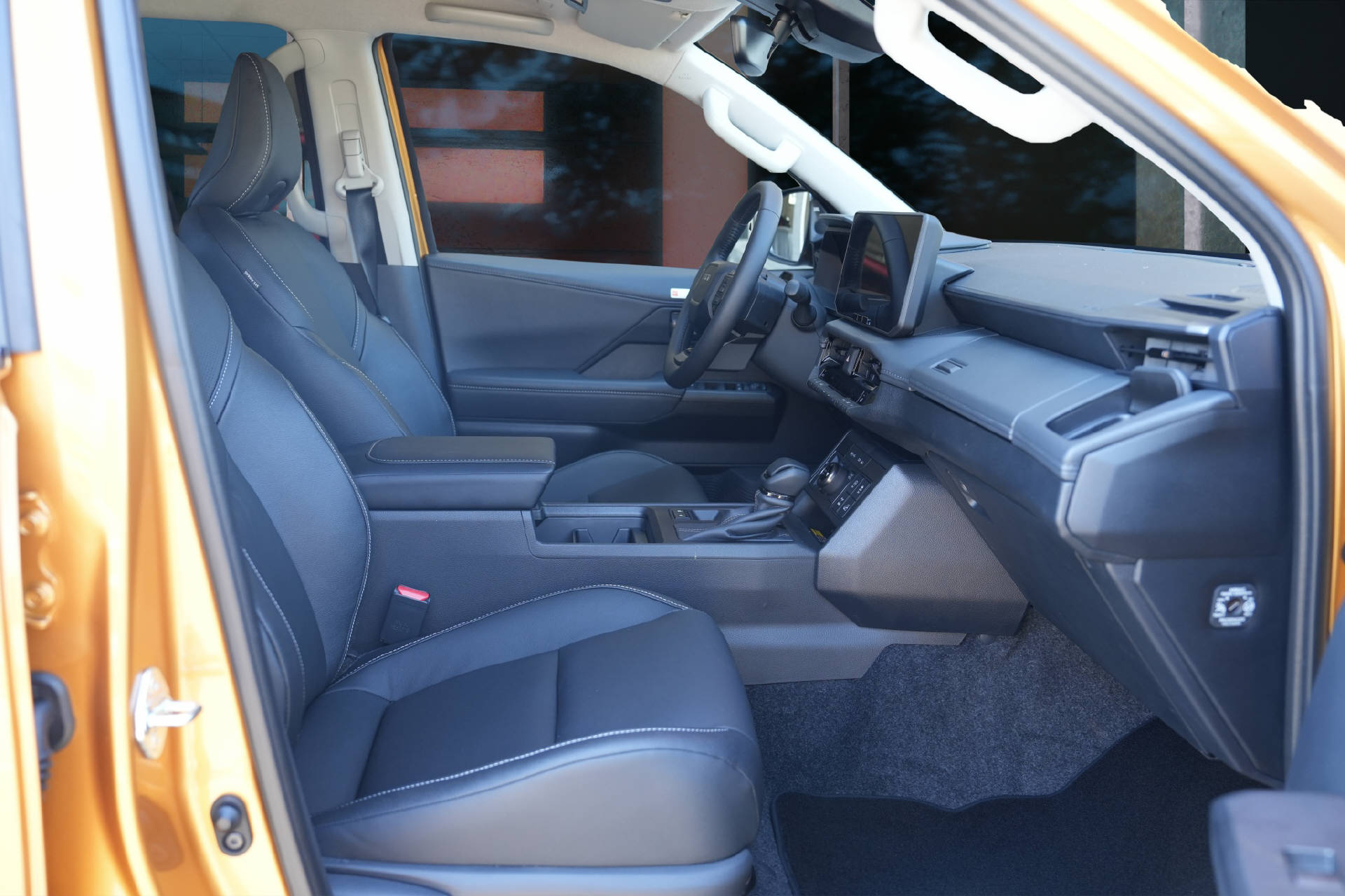 TOYOTA Hilux Double Cab.-Pick-up 2.8 D-4D MHEV 204 Invincible-image-6
