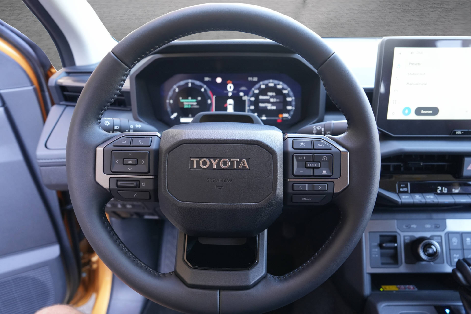 TOYOTA Hilux Double Cab.-Pick-up 2.8 D-4D MHEV 204 Invincible-image-9