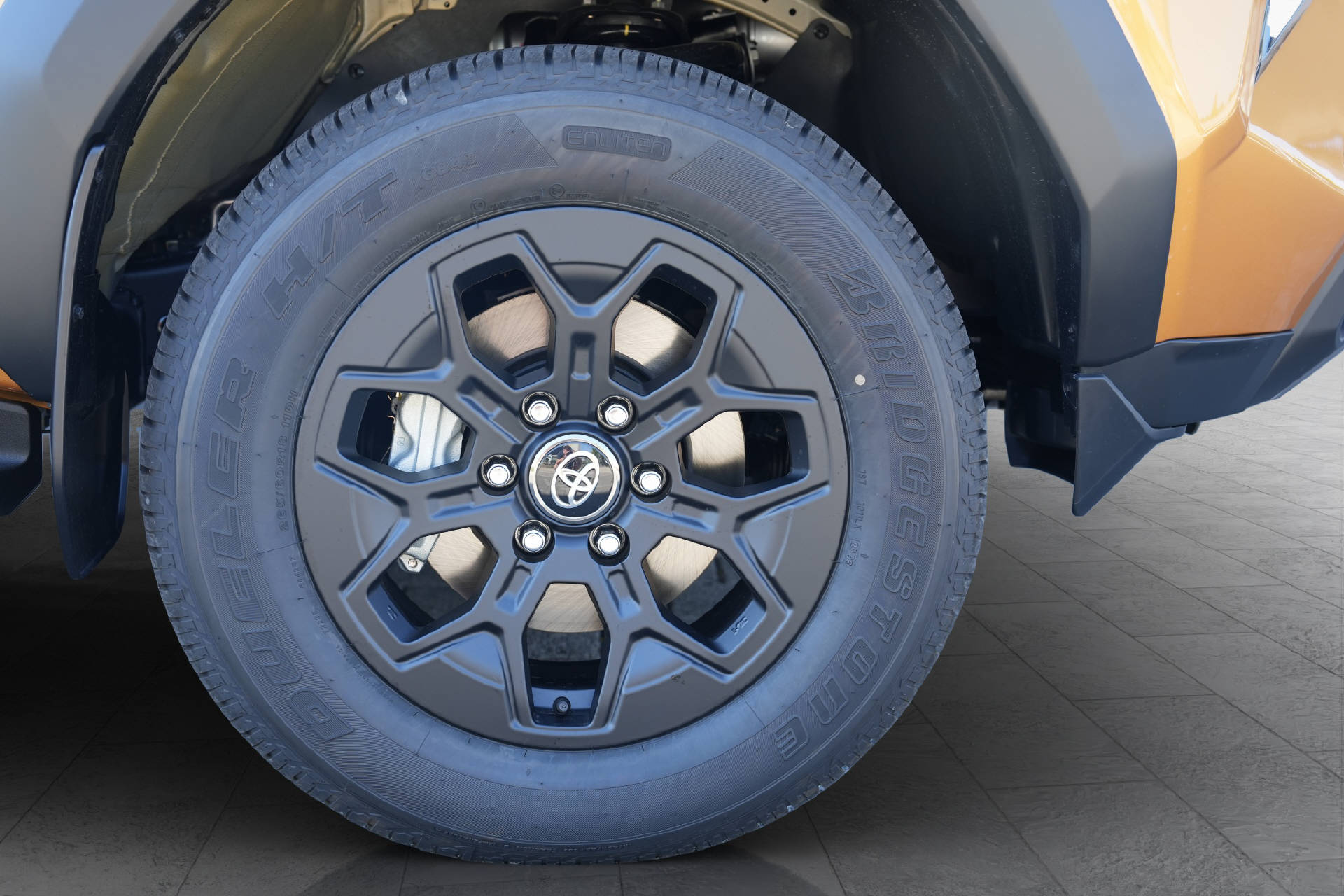 TOYOTA Hilux Double Cab.-Pick-up 2.8 D-4D MHEV 204 Invincible-image-5