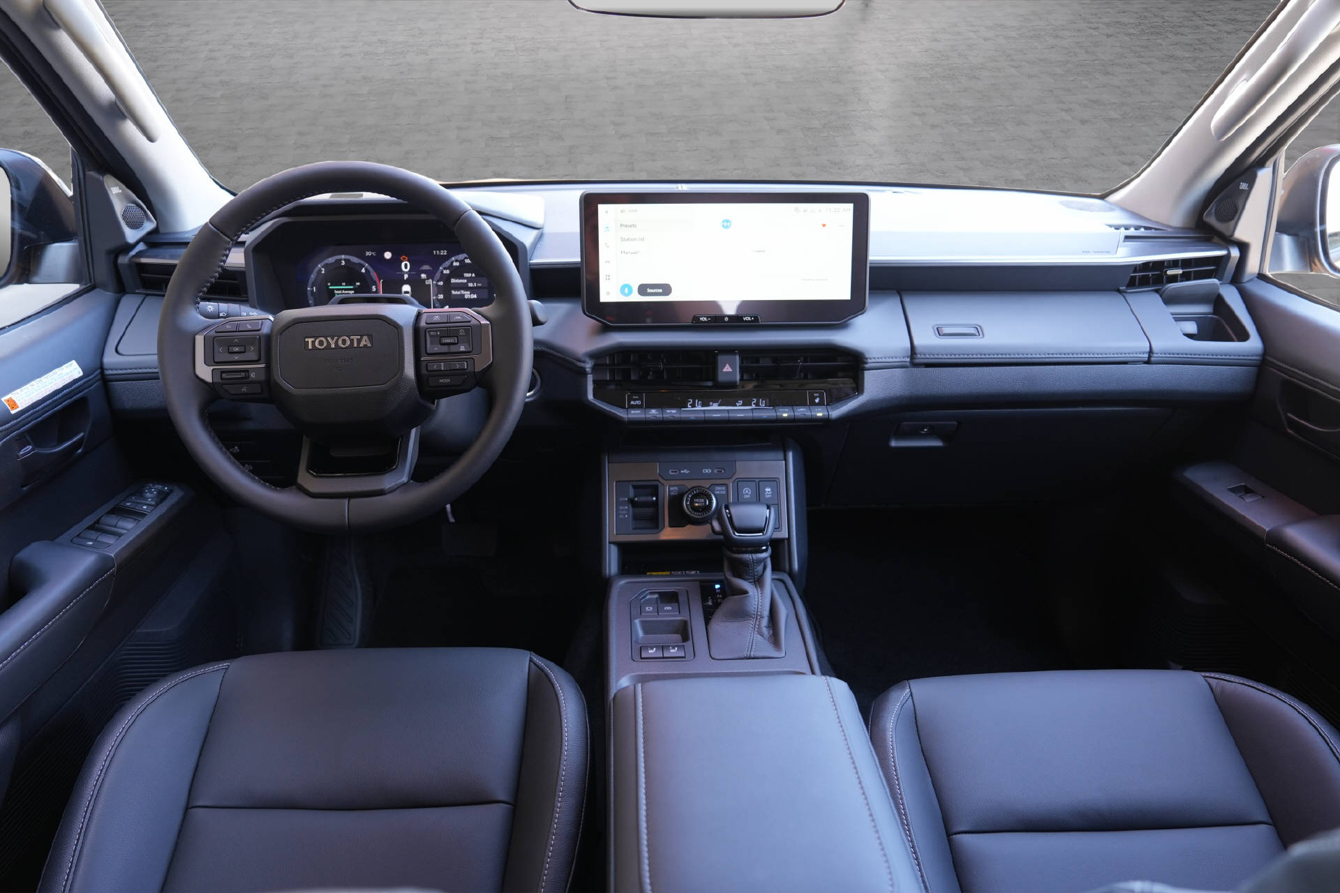 TOYOTA Hilux Double Cab.-Pick-up 2.8 D-4D MHEV 204 Invincible-image-8