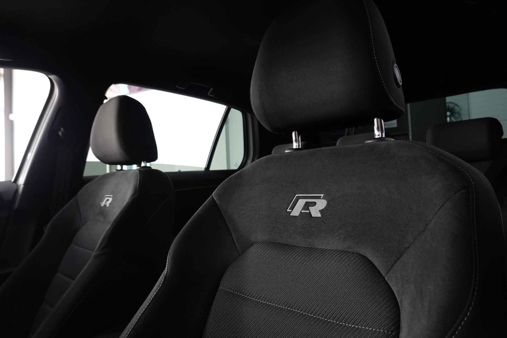 VW GOLF 2.0 TSI R 4MOTION DSG CH-FZ APR RACE ON-image-35