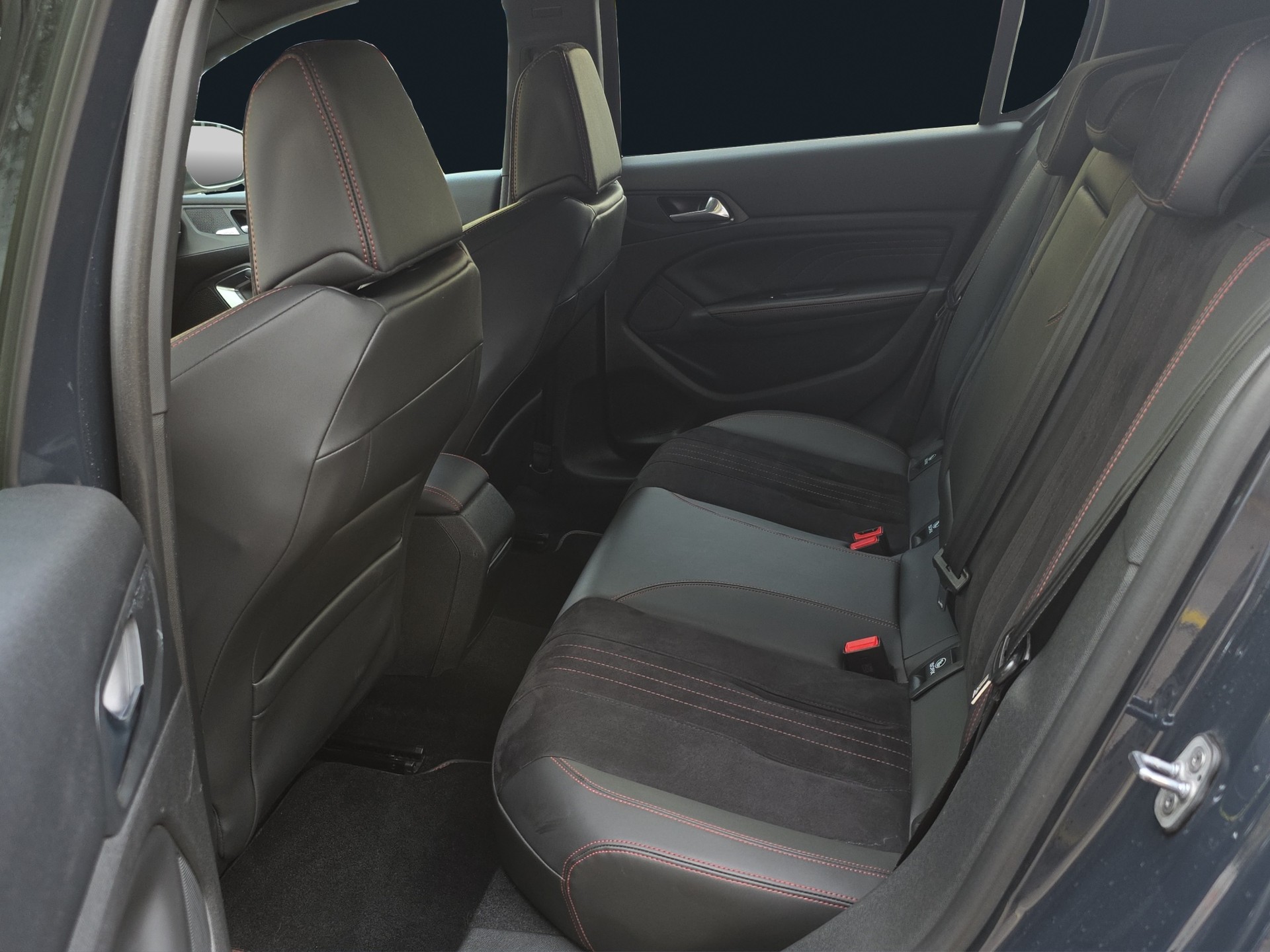 PEUGEOT 308 1.6 GTi-image-10