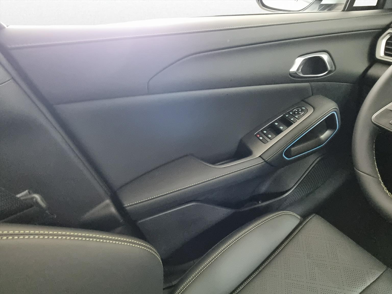 BYD Atto 2 DM-i Boost FWD-image-11