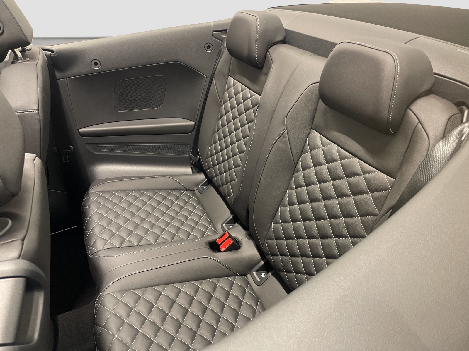 VW T-Roc Cabriolet 1.5 TSI EVO R-Line DSG-image-12