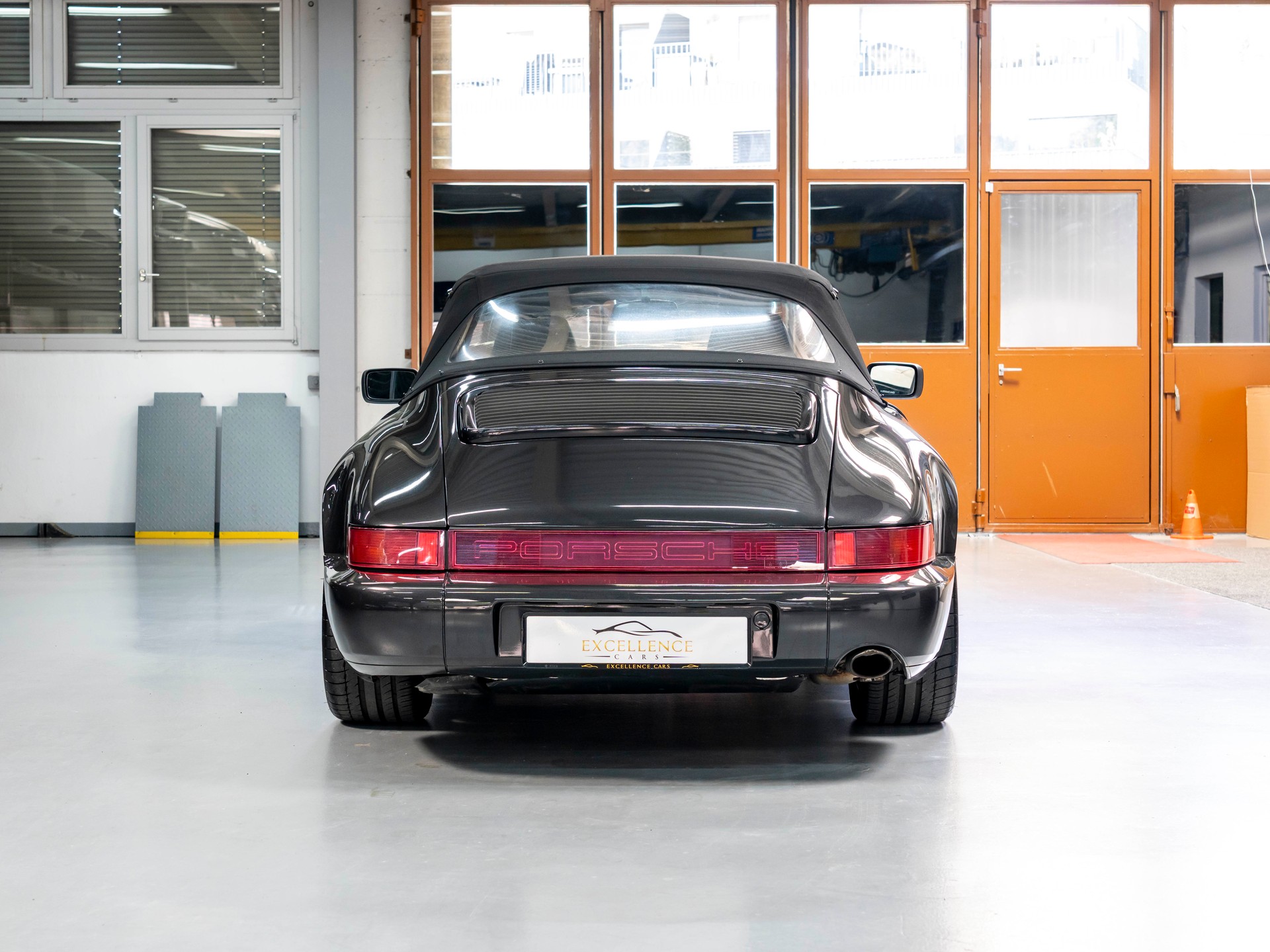 PORSCHE 911 Carrera 4 Cabrio-image-10