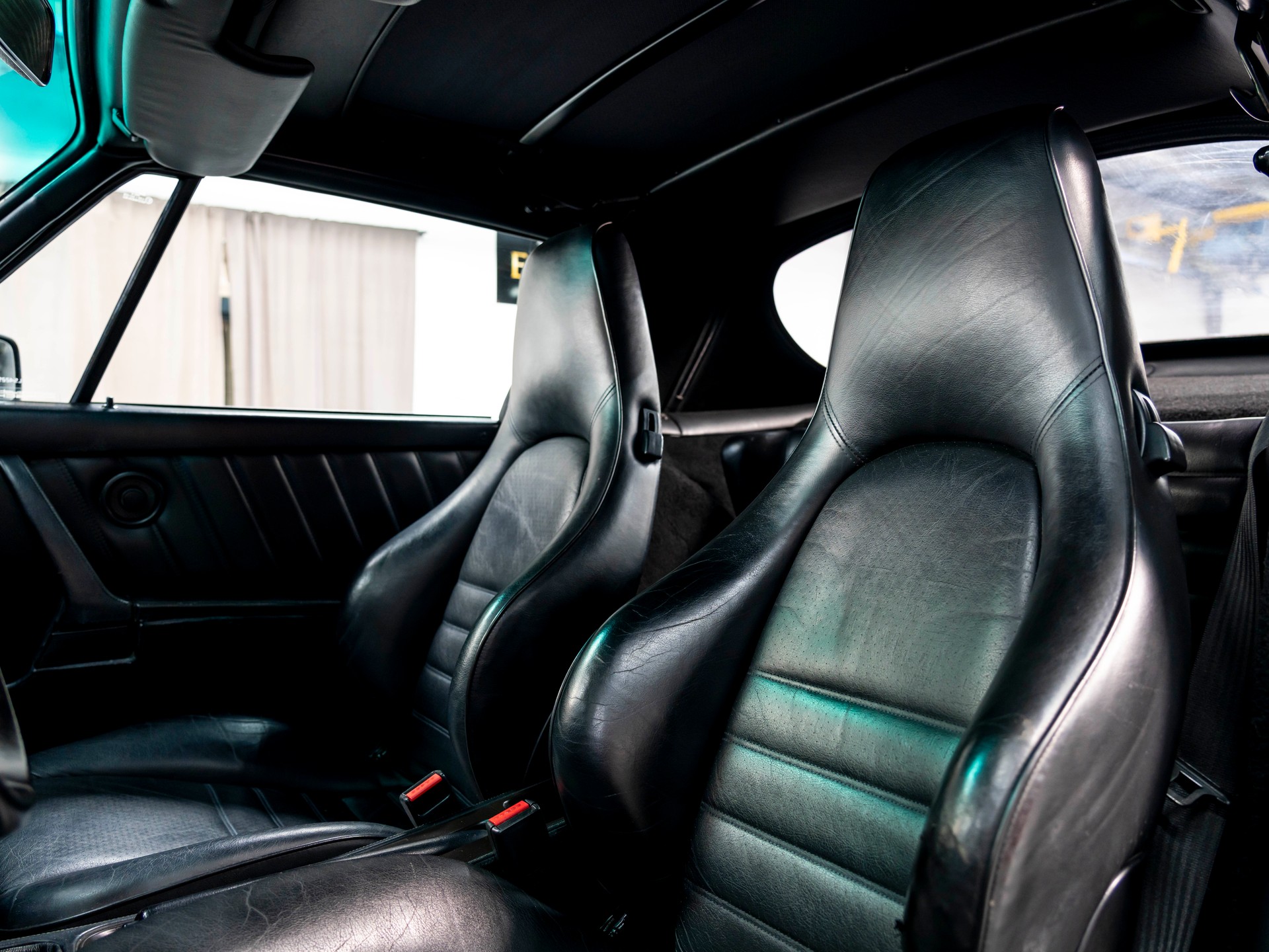 PORSCHE 911 Carrera 4 Cabrio-image-21