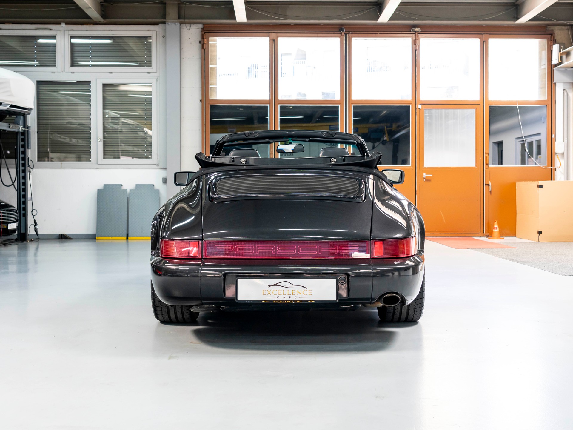 PORSCHE 911 Carrera 4 Cabrio-image-9