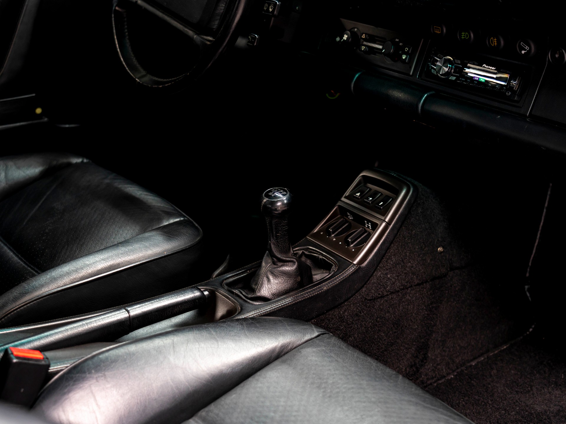 PORSCHE 911 Carrera 4 Cabrio-image-29