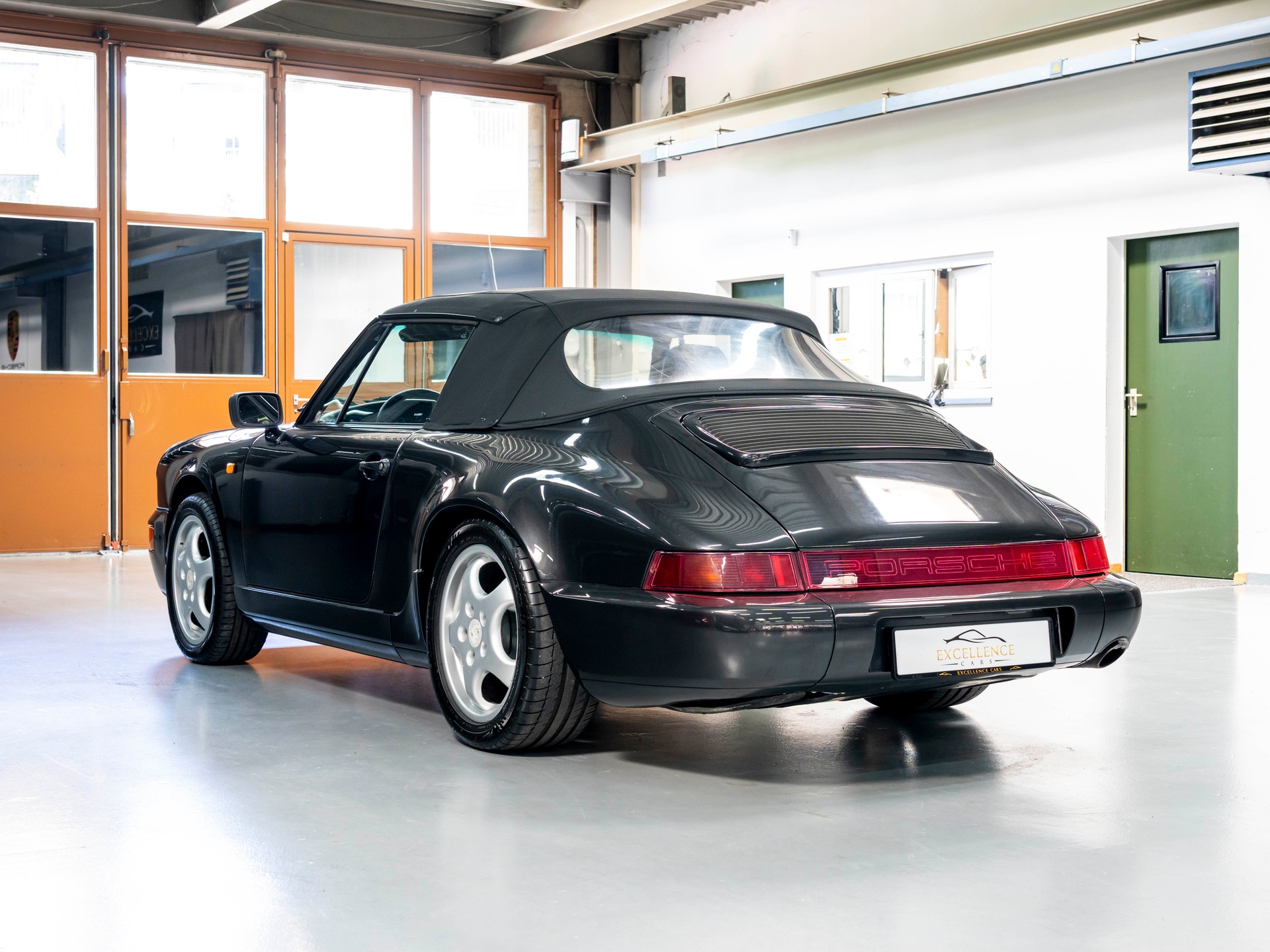 PORSCHE 911 Carrera 4 Cabrio-image-11