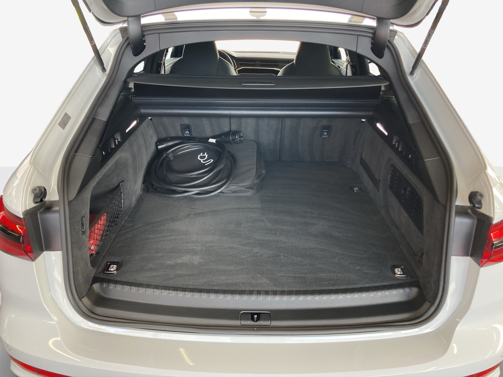 AUDI A6 Avant 55 TFSIe Sport quattro S-tronic-image-12