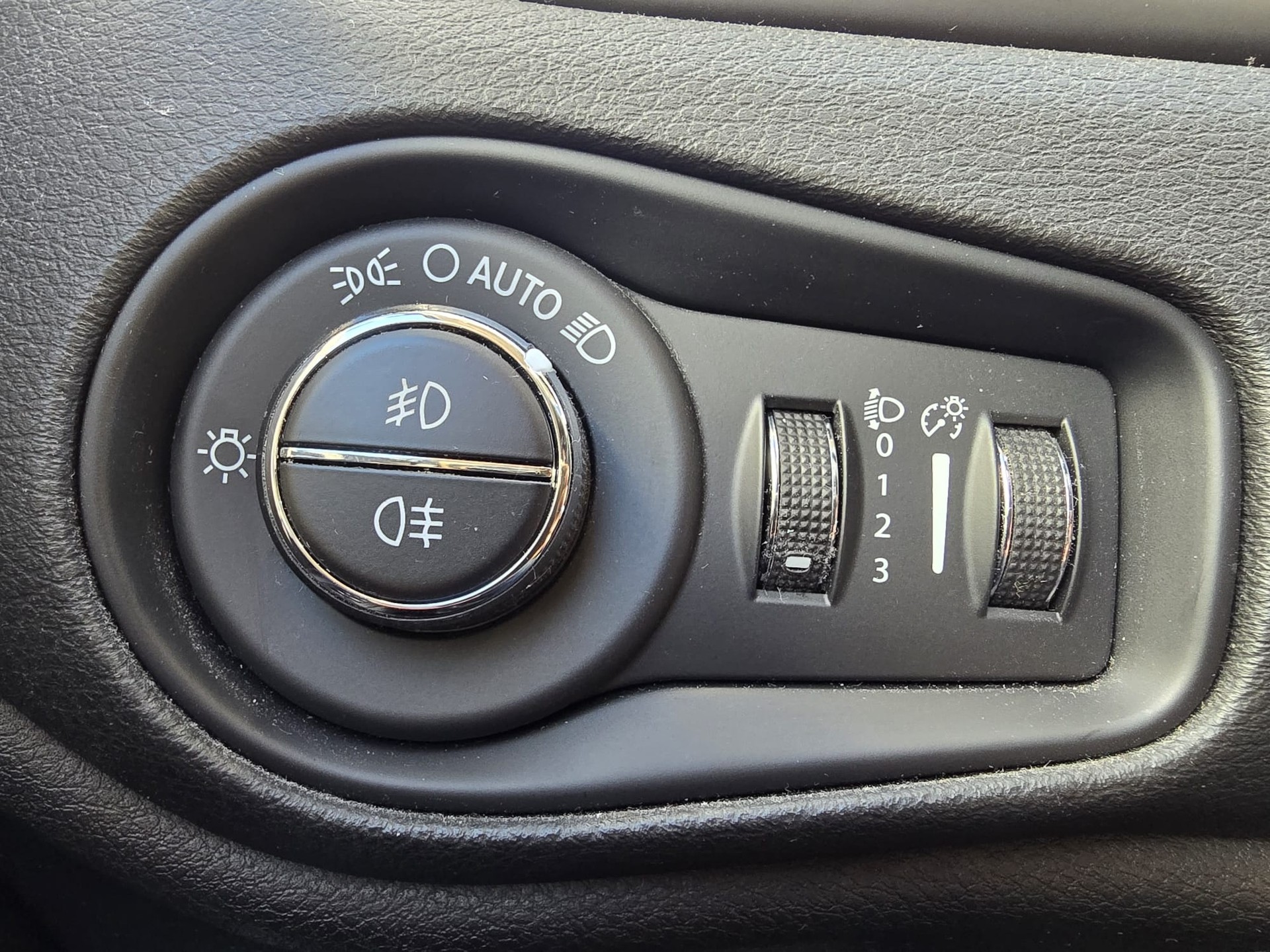 JEEP Renegade 2.0 CRD Longtitude AWD-image-11