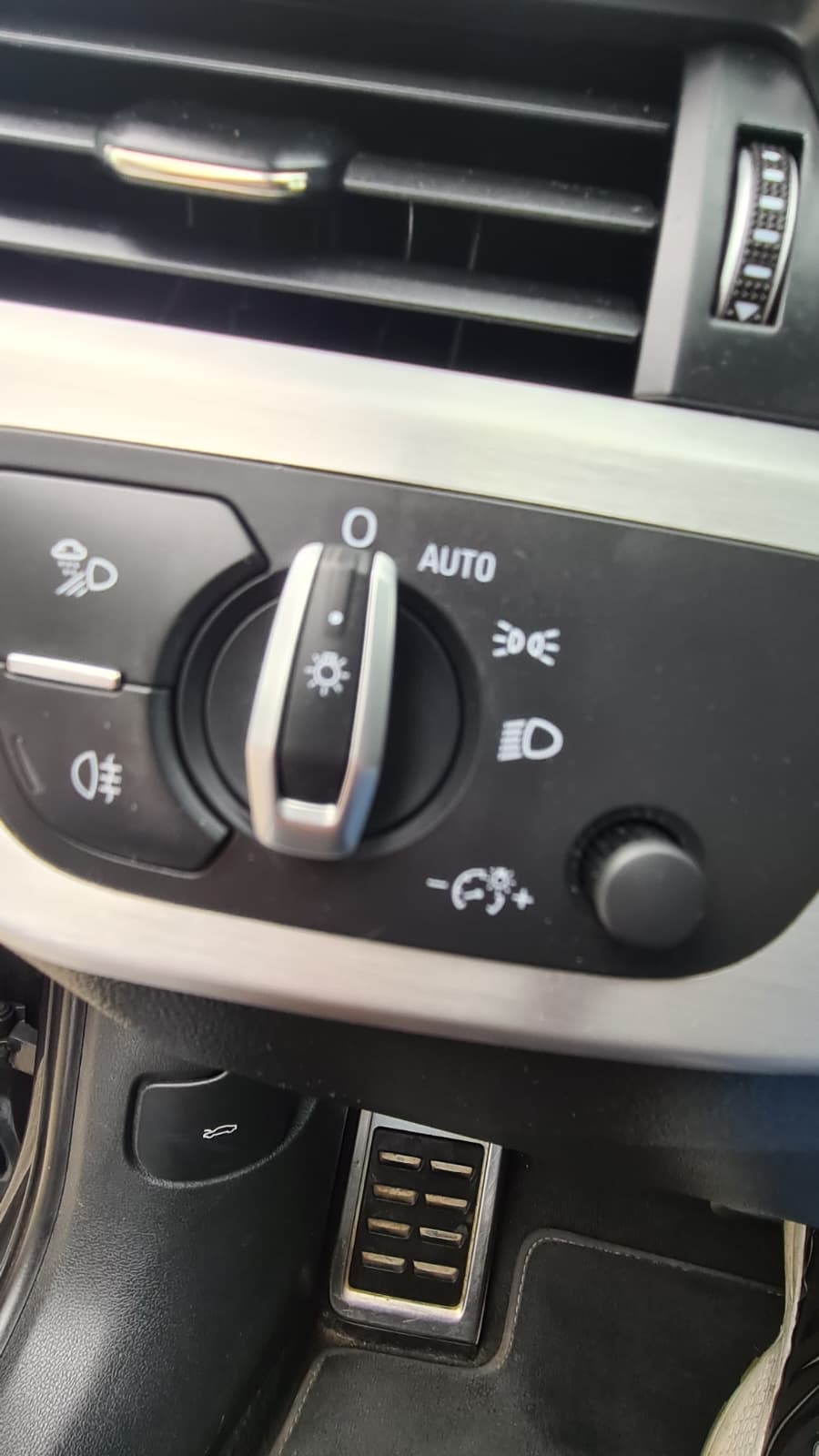 AUDI A4 Avant 40 TDI advanced quattro S-tronic ** S-Line ** 204 PS ** Alcantara-Leder ** Gr-Navi ** RF-Kamera ** Anh-Kupplung **-image-9