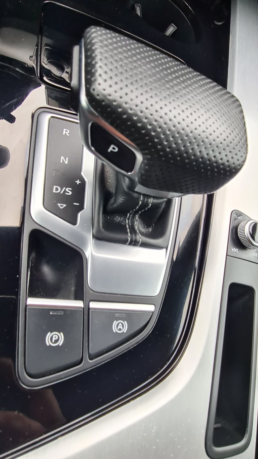 AUDI A4 Avant 40 TDI advanced quattro S-tronic ** S-Line ** 204 PS ** Alcantara-Leder ** Gr-Navi ** RF-Kamera ** Anh-Kupplung **-image-12