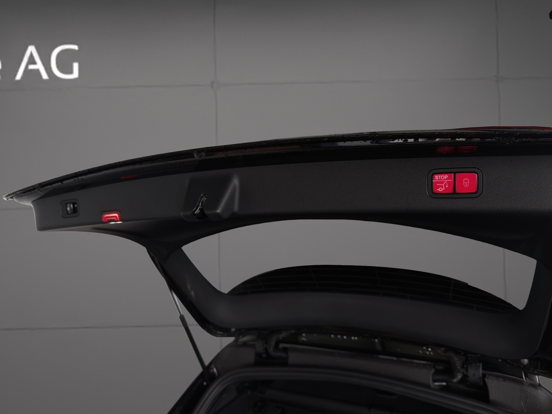 MERCEDES-BENZ E 300 de T 4Matic EQ Hybrid 9G-Tronic-image-5