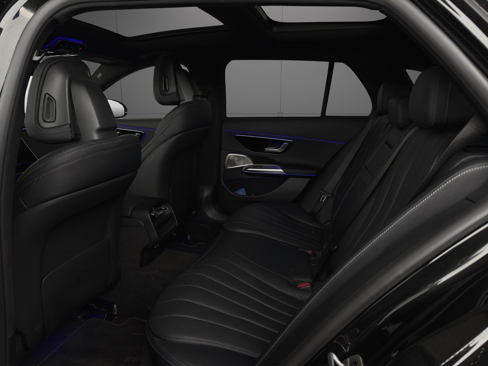 MERCEDES-BENZ E 300 de T 4Matic EQ Hybrid 9G-Tronic-image-10