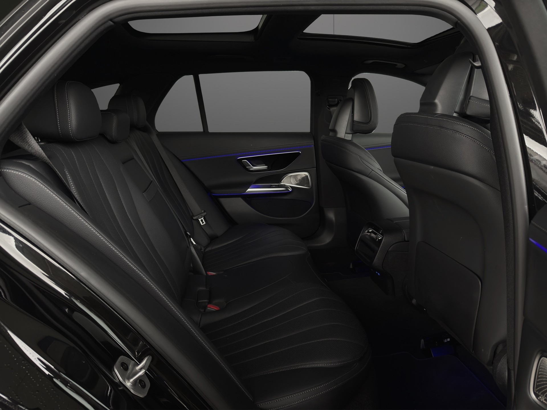 MERCEDES-BENZ E 300 de T 4Matic EQ Hybrid 9G-Tronic-image-11