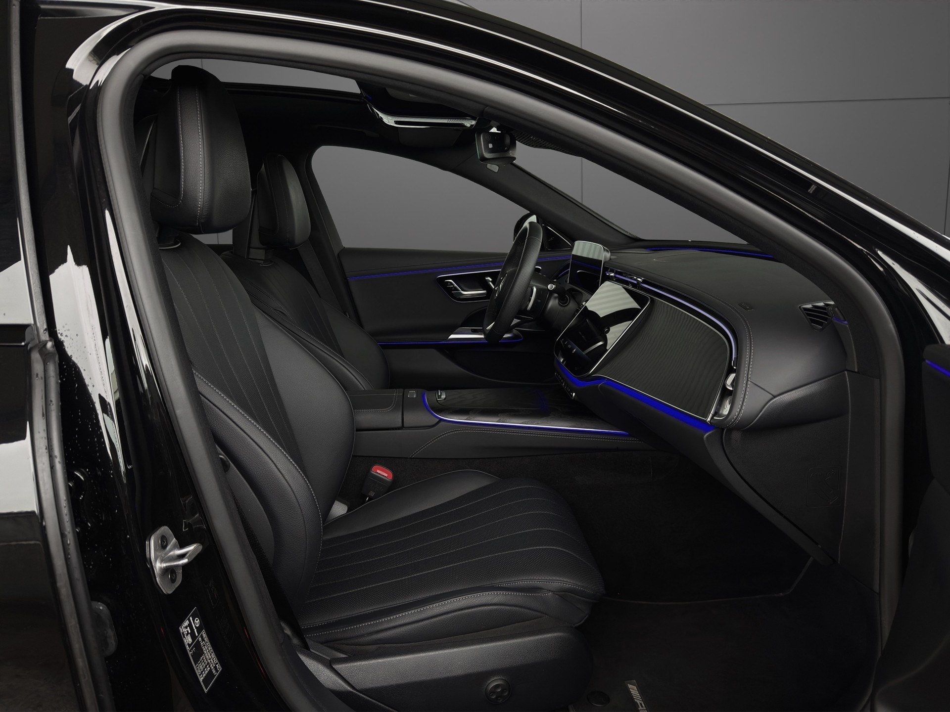 MERCEDES-BENZ E 300 de T 4Matic EQ Hybrid 9G-Tronic-image-12