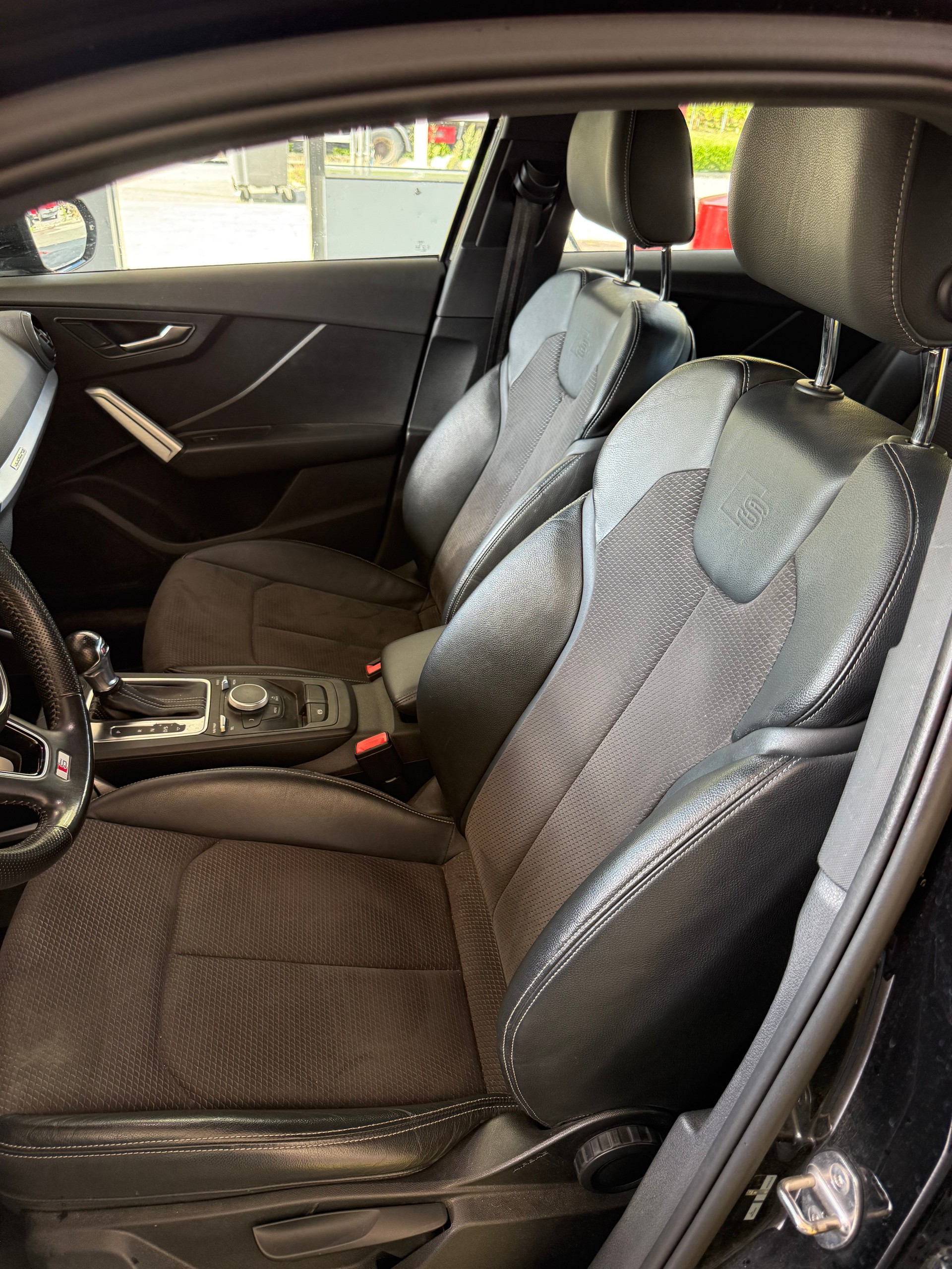 AUDI Q2 2.0 TDI Edition # 1 quattro S-tronic-image-13