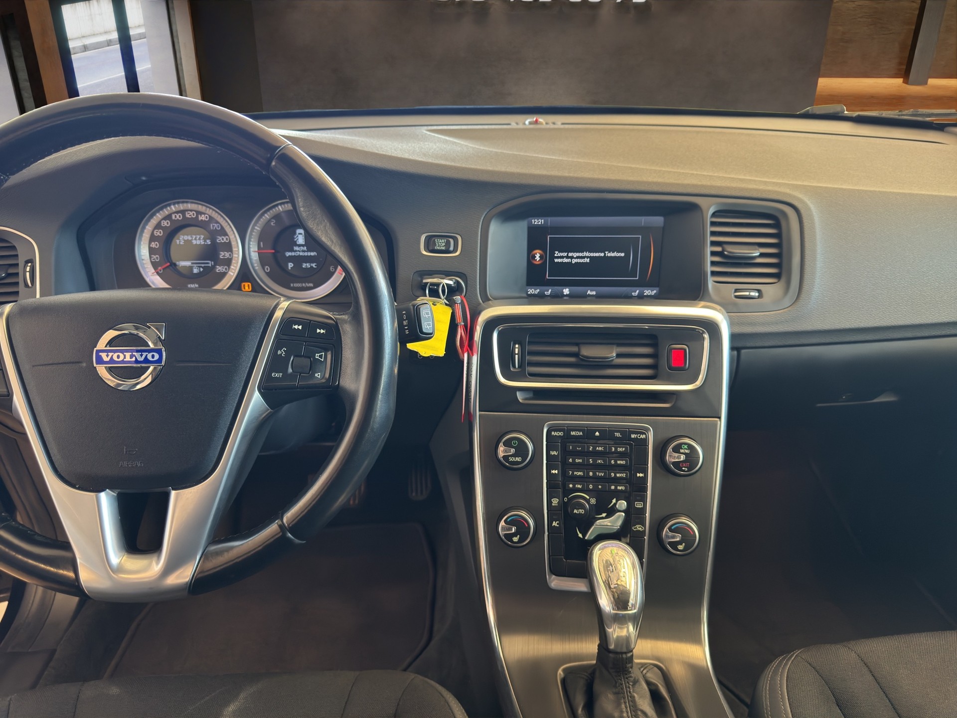 VOLVO V60 D4 AWD Momentum Geartronic-image-7