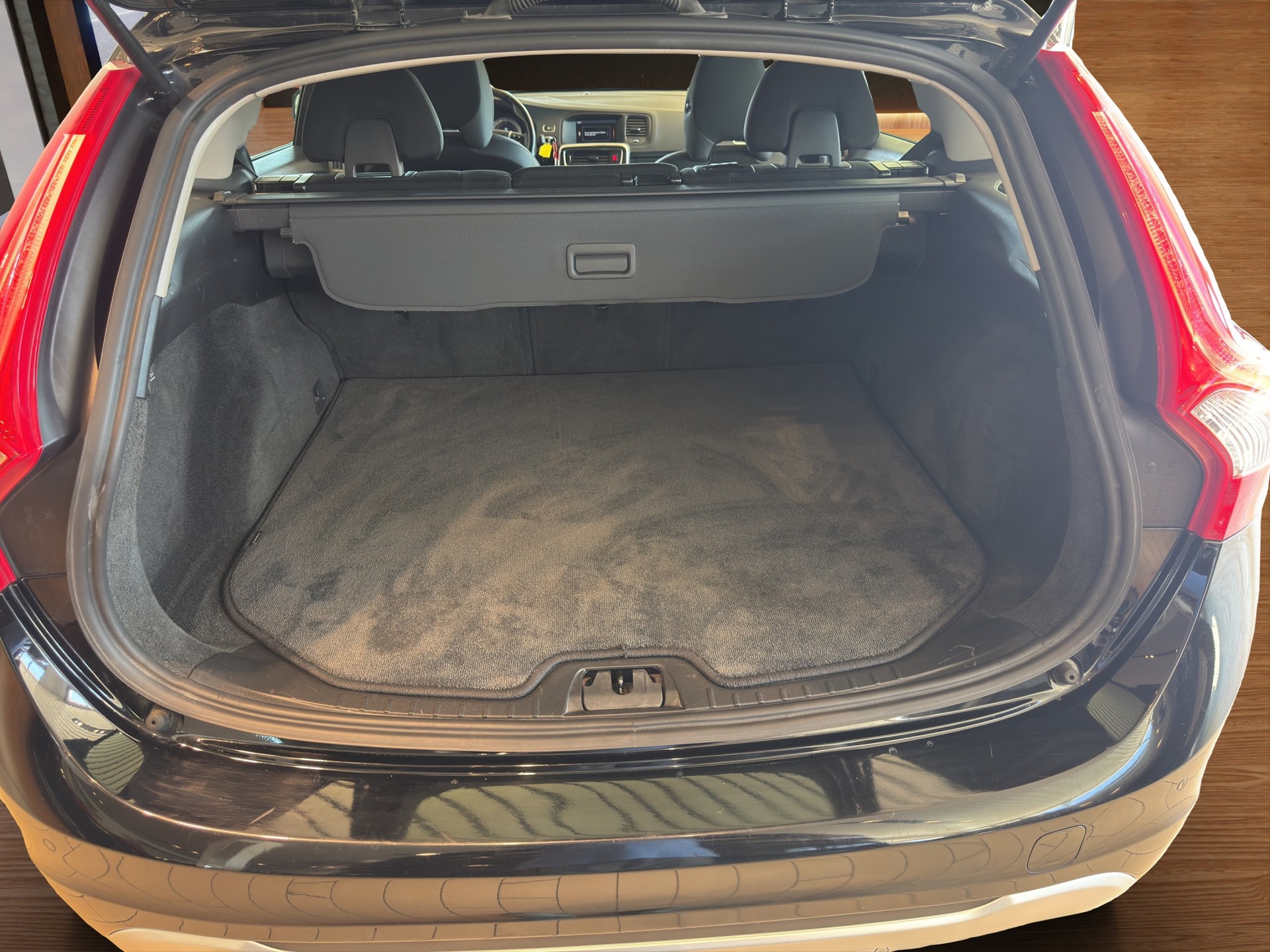 VOLVO V60 D4 AWD Momentum Geartronic-image-9