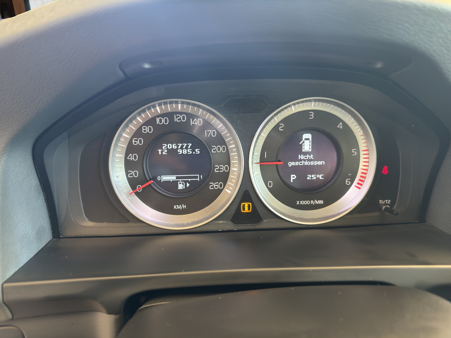 VOLVO V60 D4 AWD Momentum Geartronic-image-5