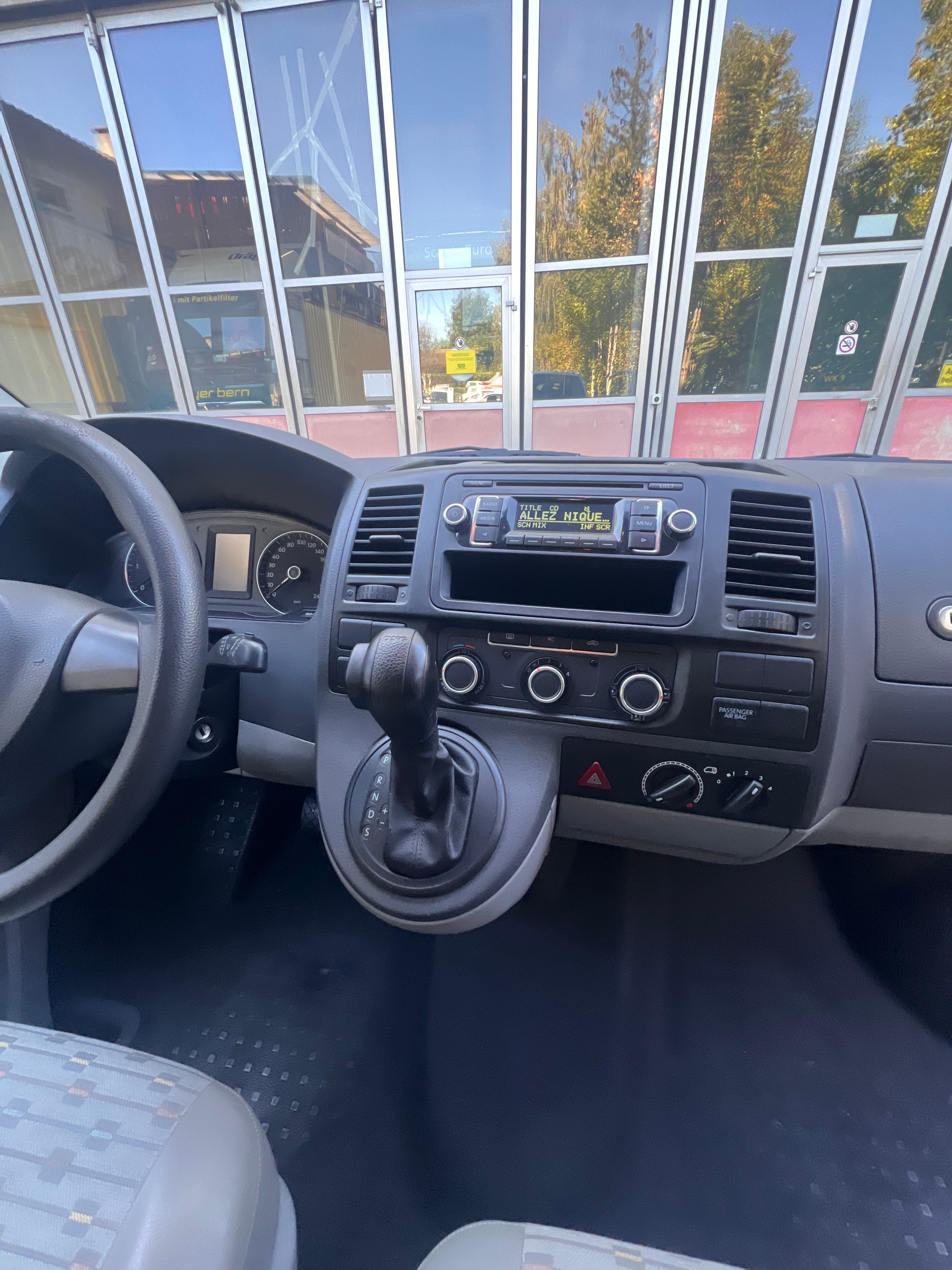VW T5 2.0 TDI BMT DSG-image-11