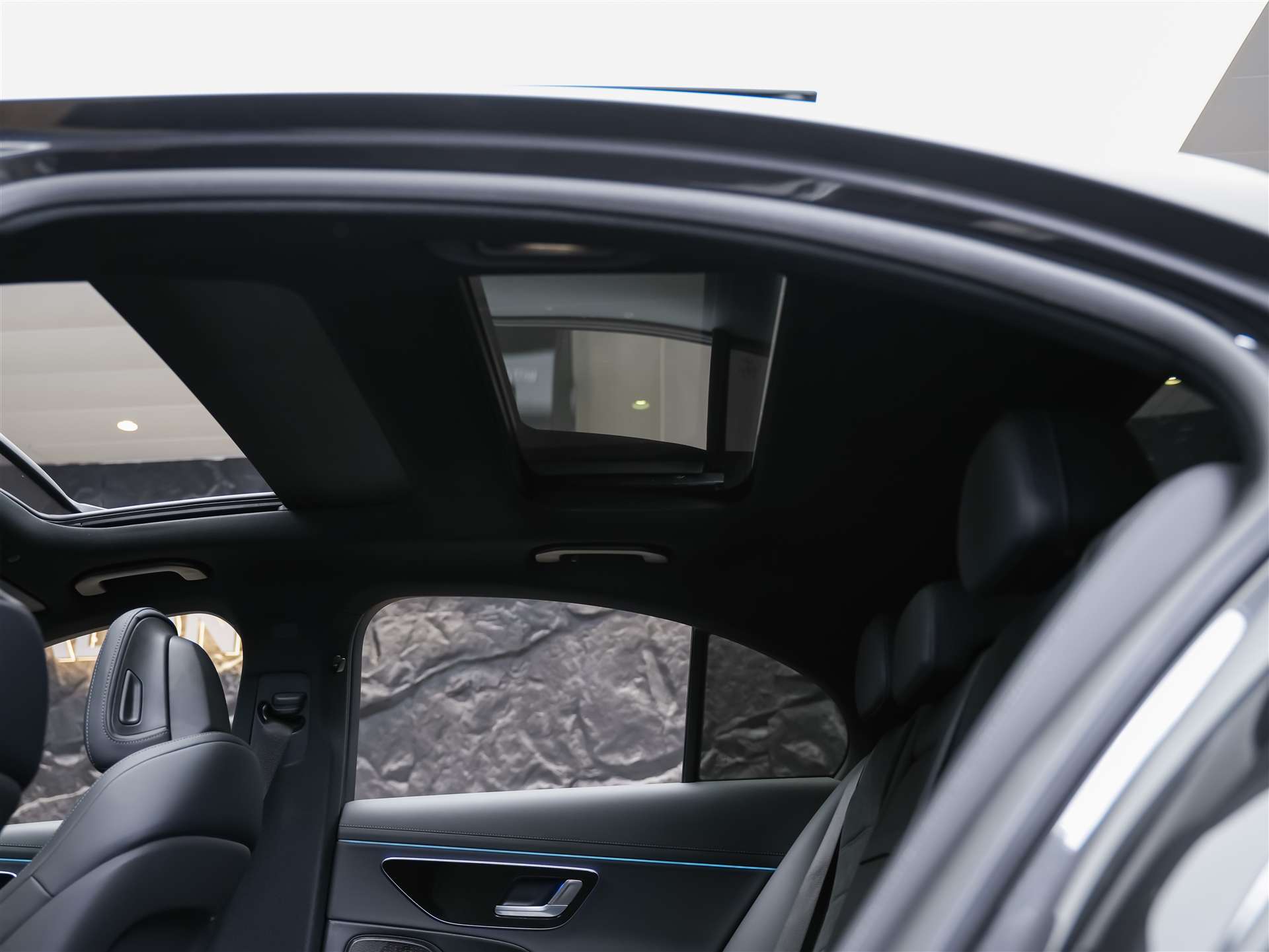 MERCEDES-BENZ E 220 d AMG Line 9G-Tronic *Werksgarantie*21" Felgen*Panorama*Lenkradheizung*-image-12