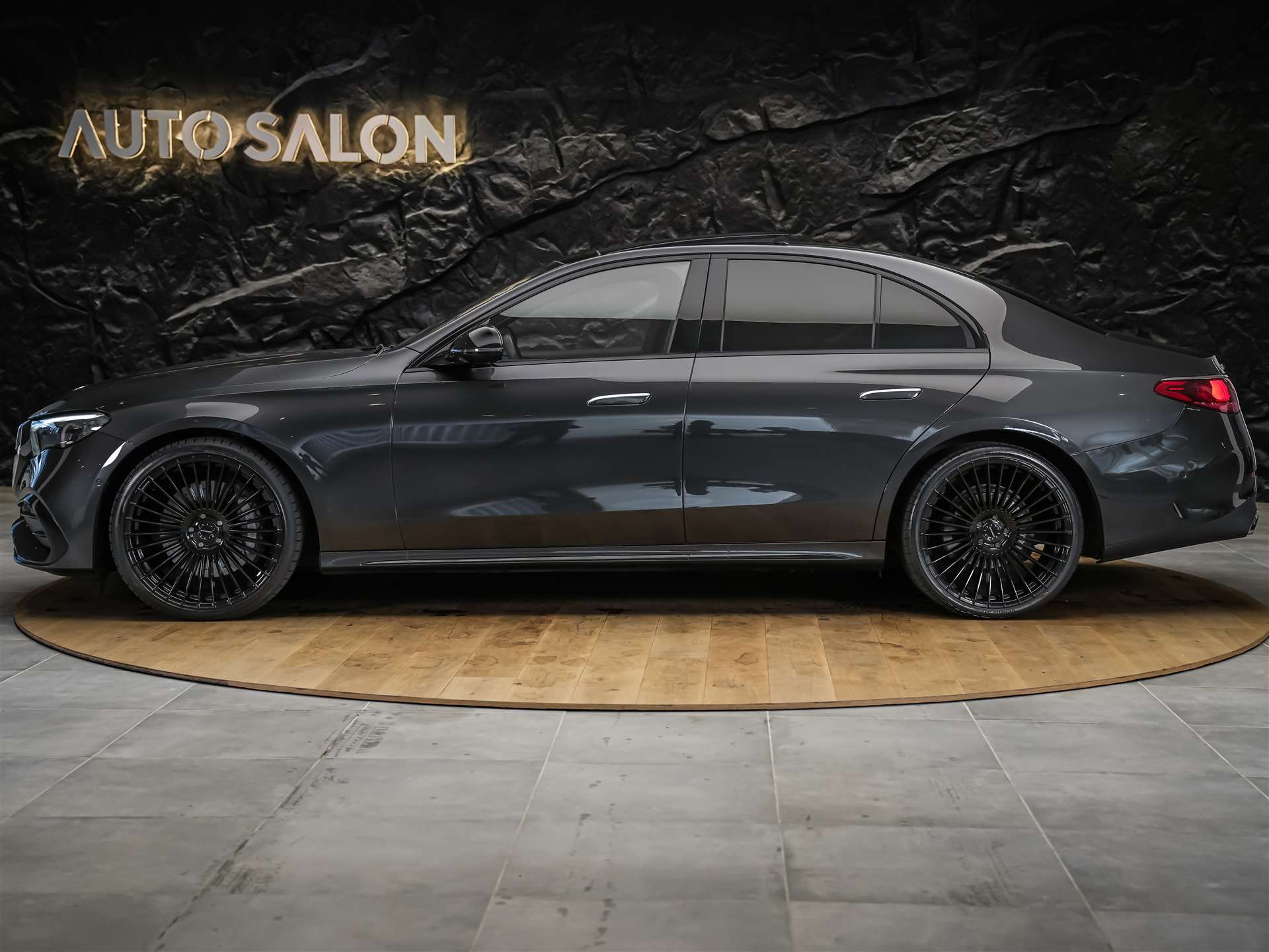 MERCEDES-BENZ E 220 d AMG Line 9G-Tronic *Werksgarantie*21" Felgen*Panorama*Lenkradheizung*-image-1