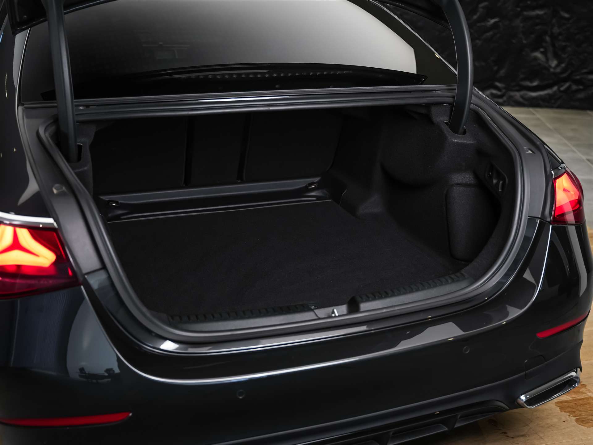 MERCEDES-BENZ E 220 d AMG Line 9G-Tronic *Werksgarantie*21" Felgen*Panorama*Lenkradheizung*-image-43