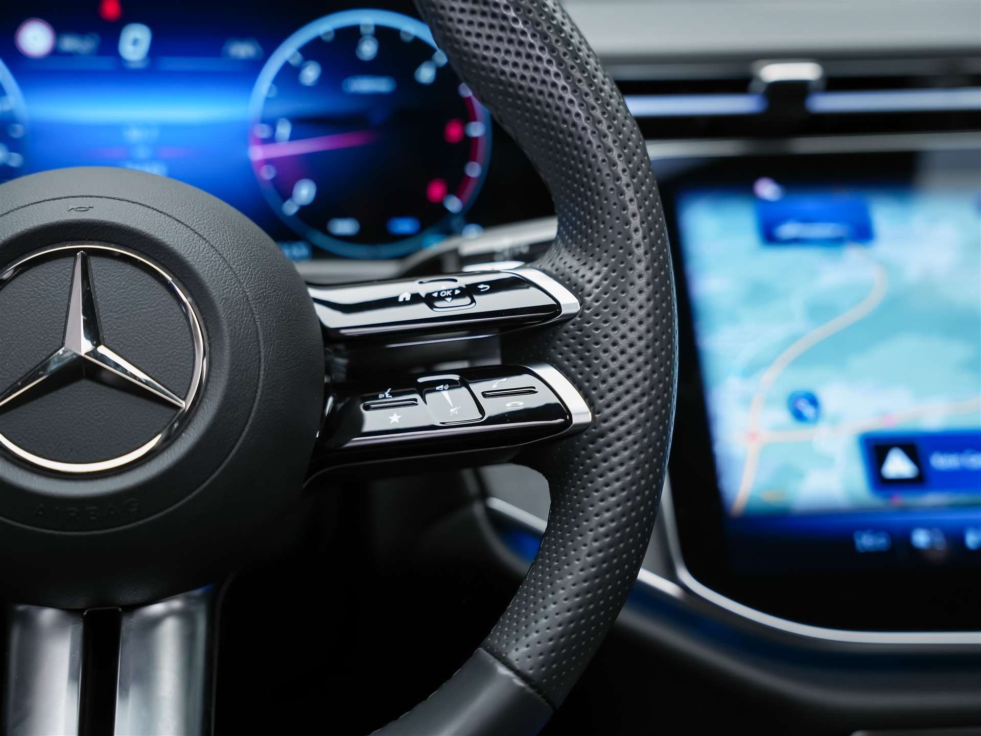 MERCEDES-BENZ E 220 d AMG Line 9G-Tronic *Werksgarantie*21" Felgen*Panorama*Lenkradheizung*-image-28