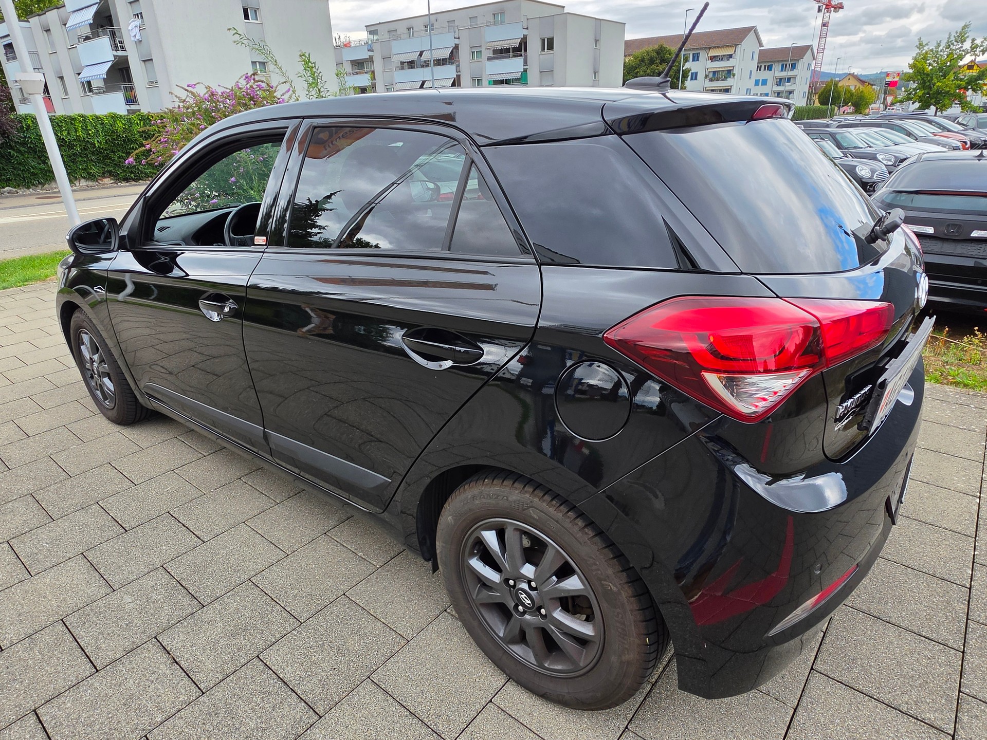 HYUNDAI i20 1.0 T-GDi Amplia-image-3