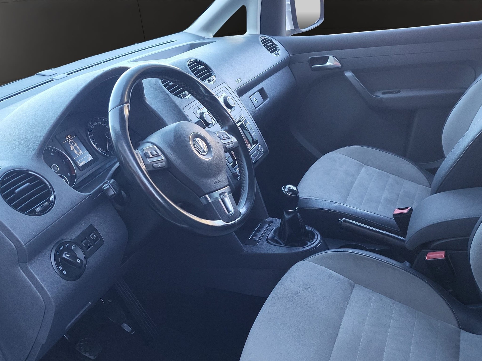 VW Caddy 2.0 TDI 4Motion Trendline Edition 30-image-11